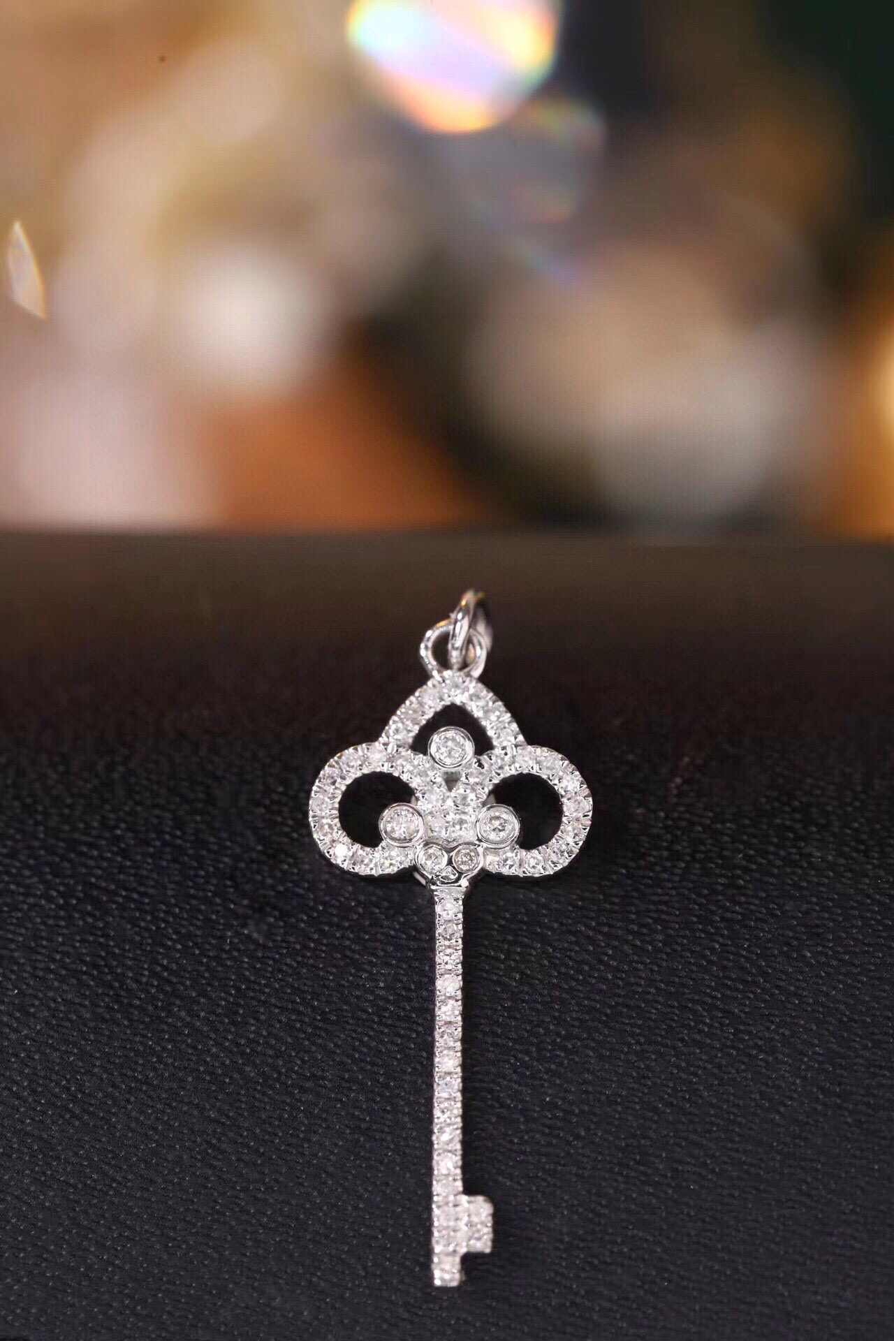 18k Gold Pendant in Key Shape, Inlaid with 0.15ct Natural Diamond (chain not included)