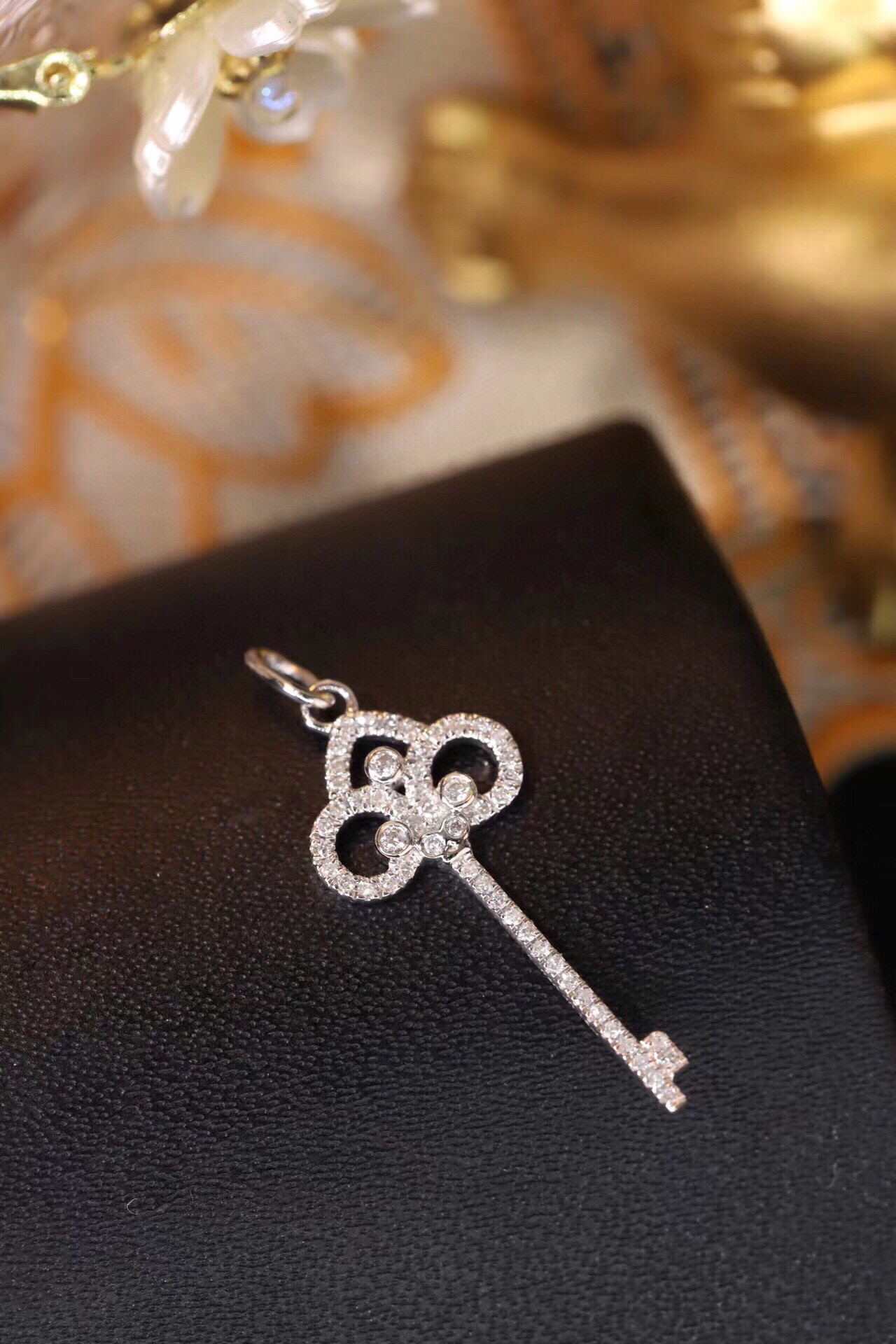 18k Gold Pendant in Key Shape, Inlaid with 0.15ct Natural Diamond (chain not included)