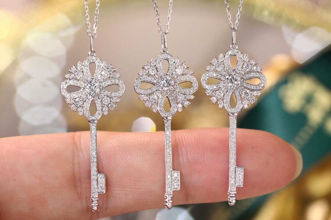 18k Gold Pendant in Key Shape, Inlaid with 0.48ct Natural Diamond (chain not included)