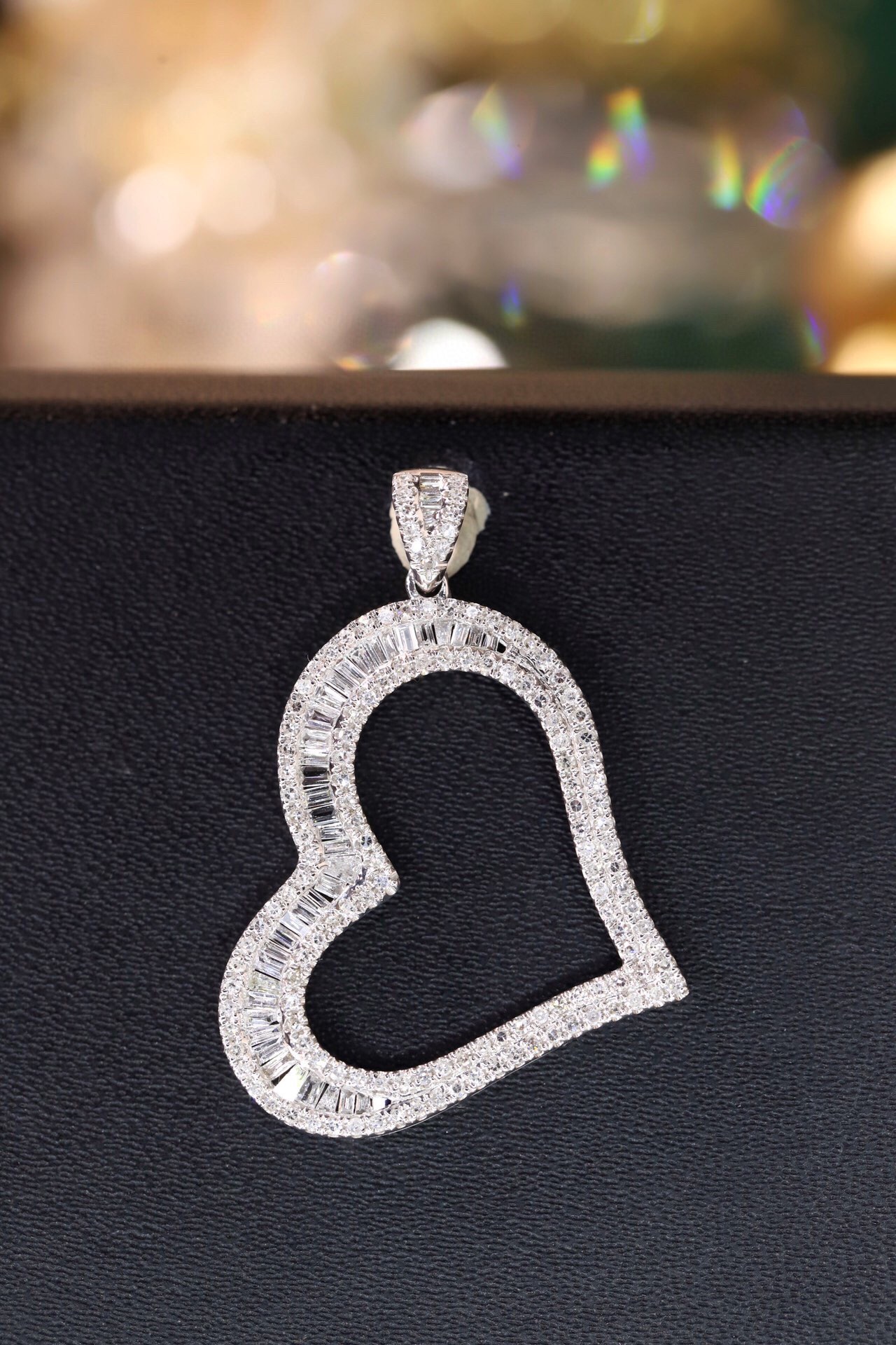 18K gold heart pendant, set with a 0.65-carat natural diamond (chain not included)