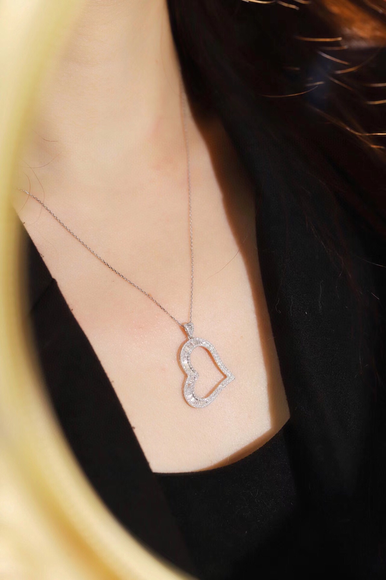 18K gold heart pendant, set with a 0.65-carat natural diamond (chain not included)