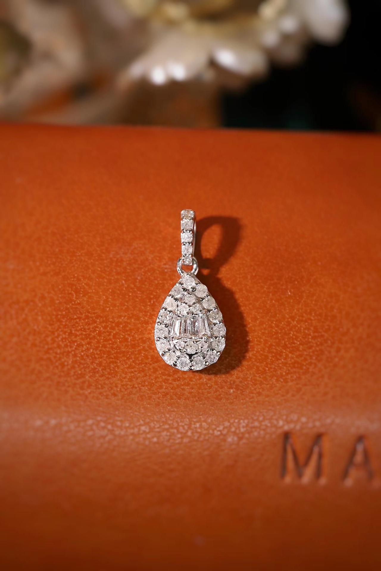 [Copy]18k gold pendant, clover design, natural diamond 0.20ct (chain not included)