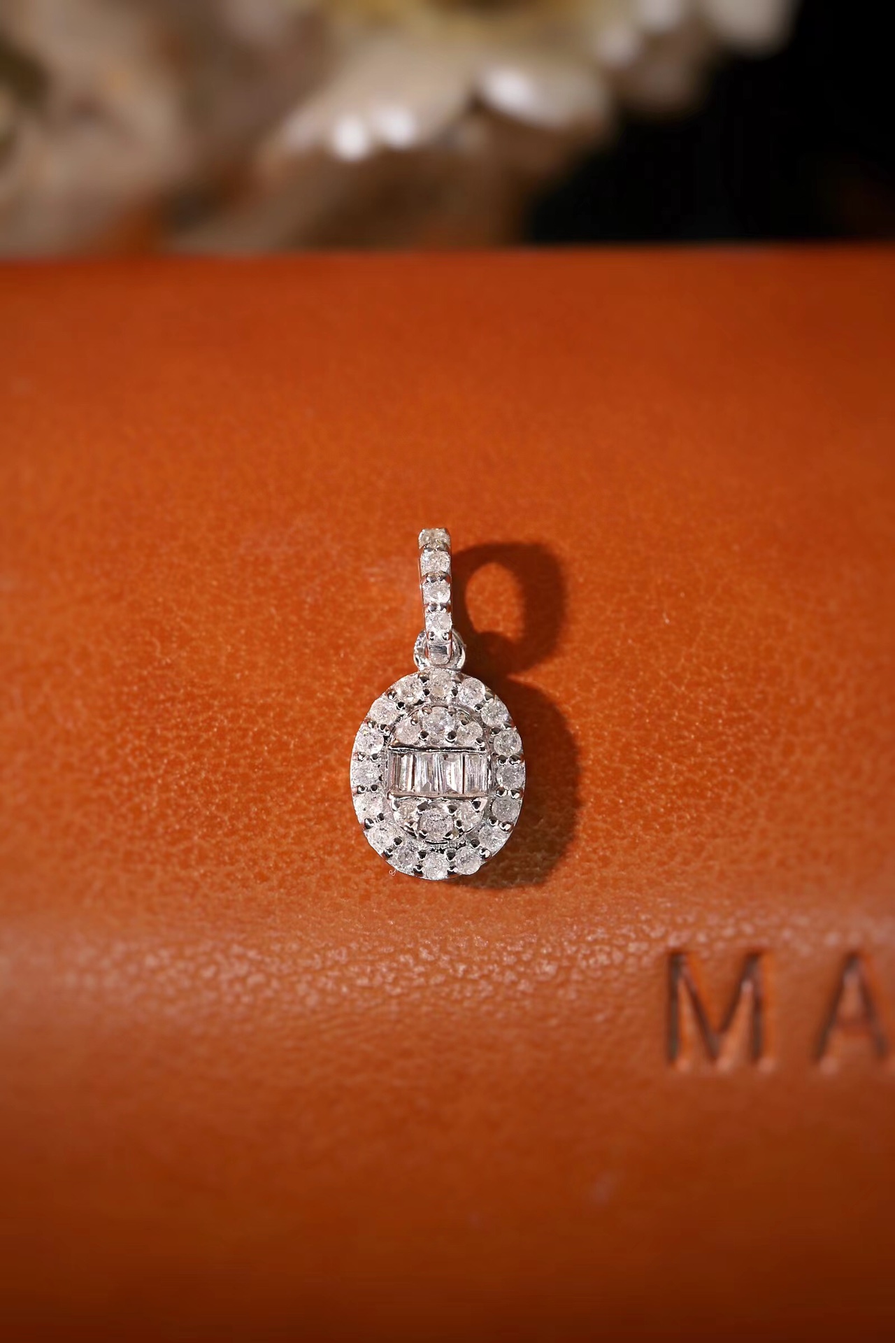 18k gold pendant, natural diamond 0.20ct (chain not included)