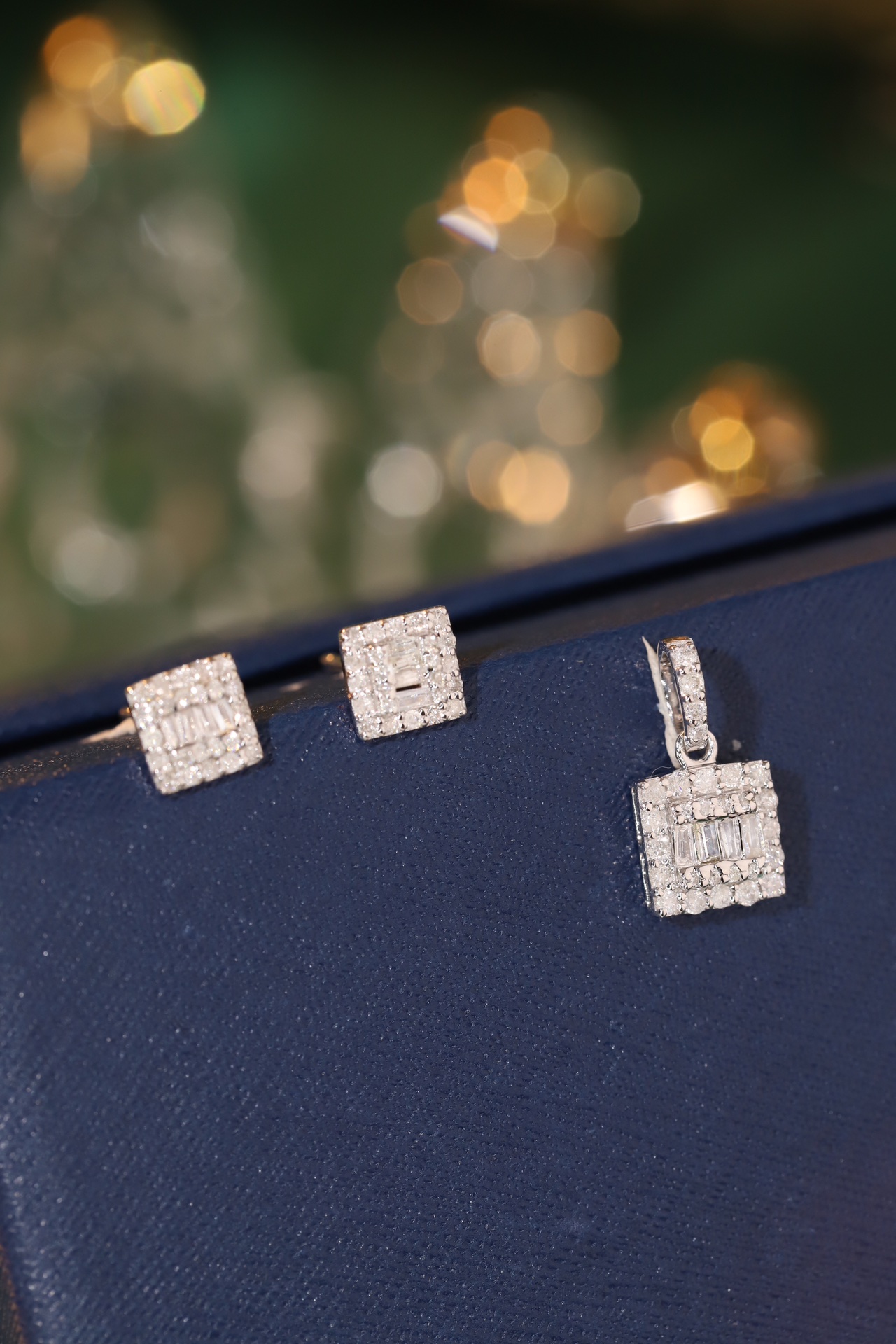 18k gold pendant, natural diamond 0.20ct (chain not included)