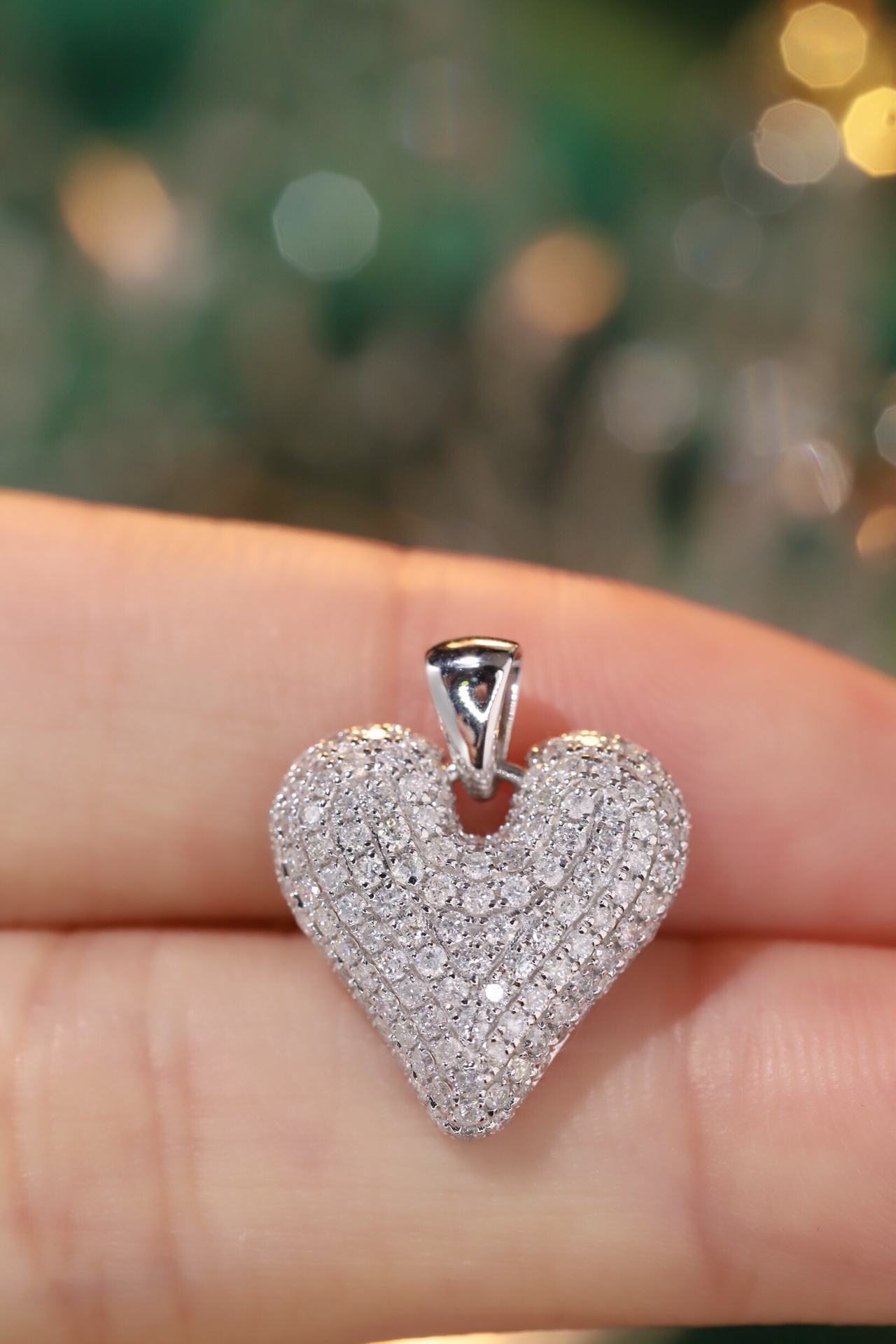 18k Gold with Pendant, Heart-Shaped Design, 0.90ct Natural Diamond （Does not include chain.）