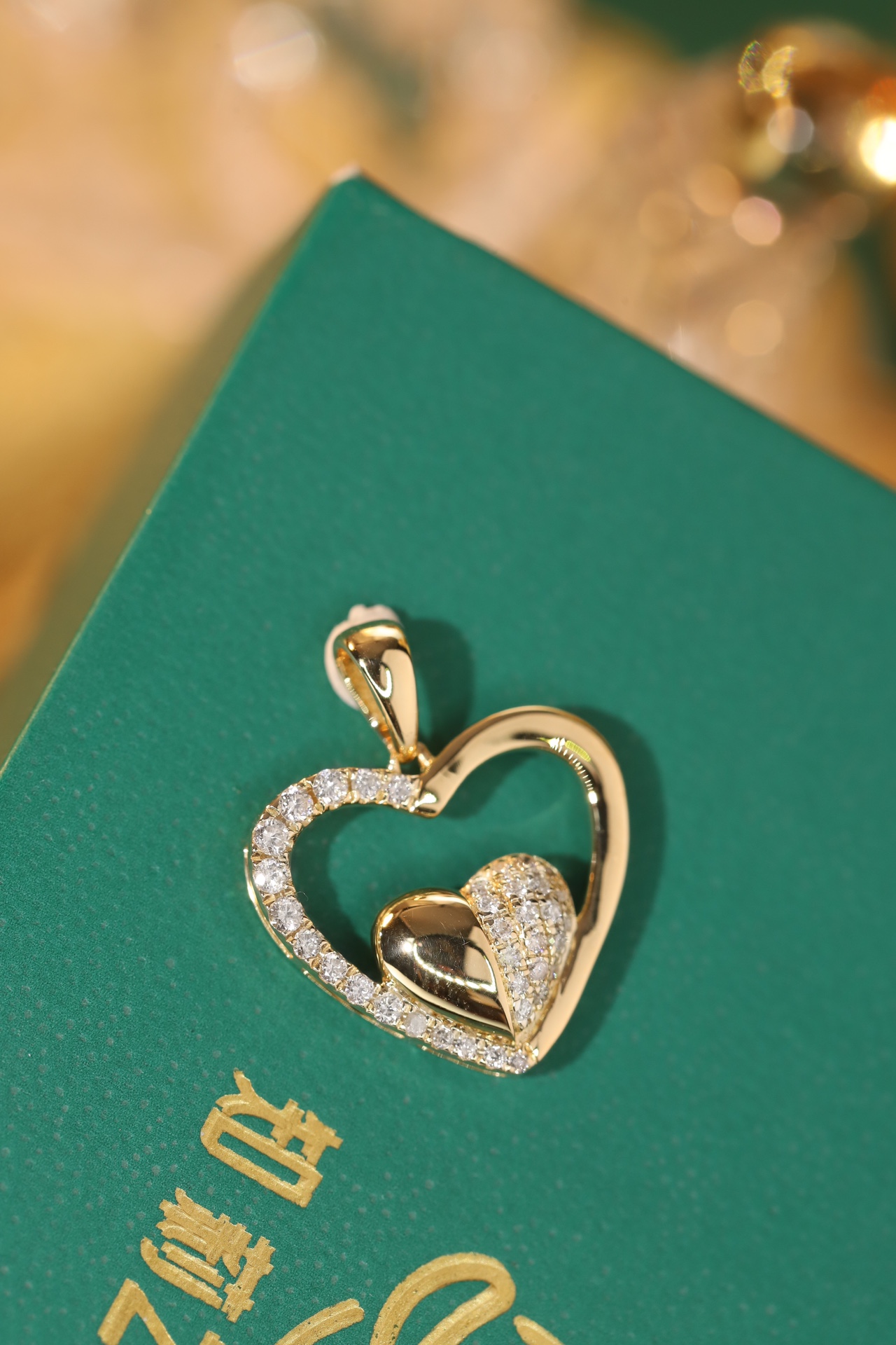 18k Gold with Pendant, Heart-Shaped Design, 0.15ct Natural Diamond （Does not include chain.）