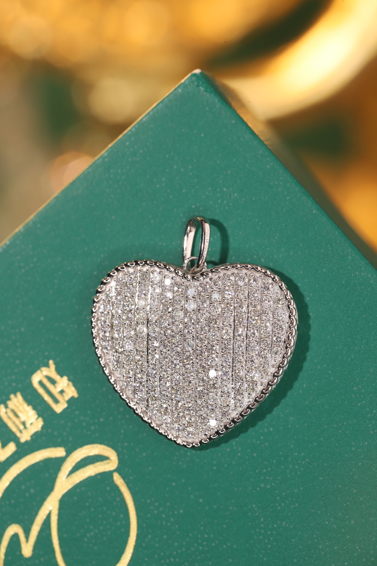 18k Gold with Pendant, Heart-Shaped Design, 1.00ct Natural Diamond （Does not include chain.）