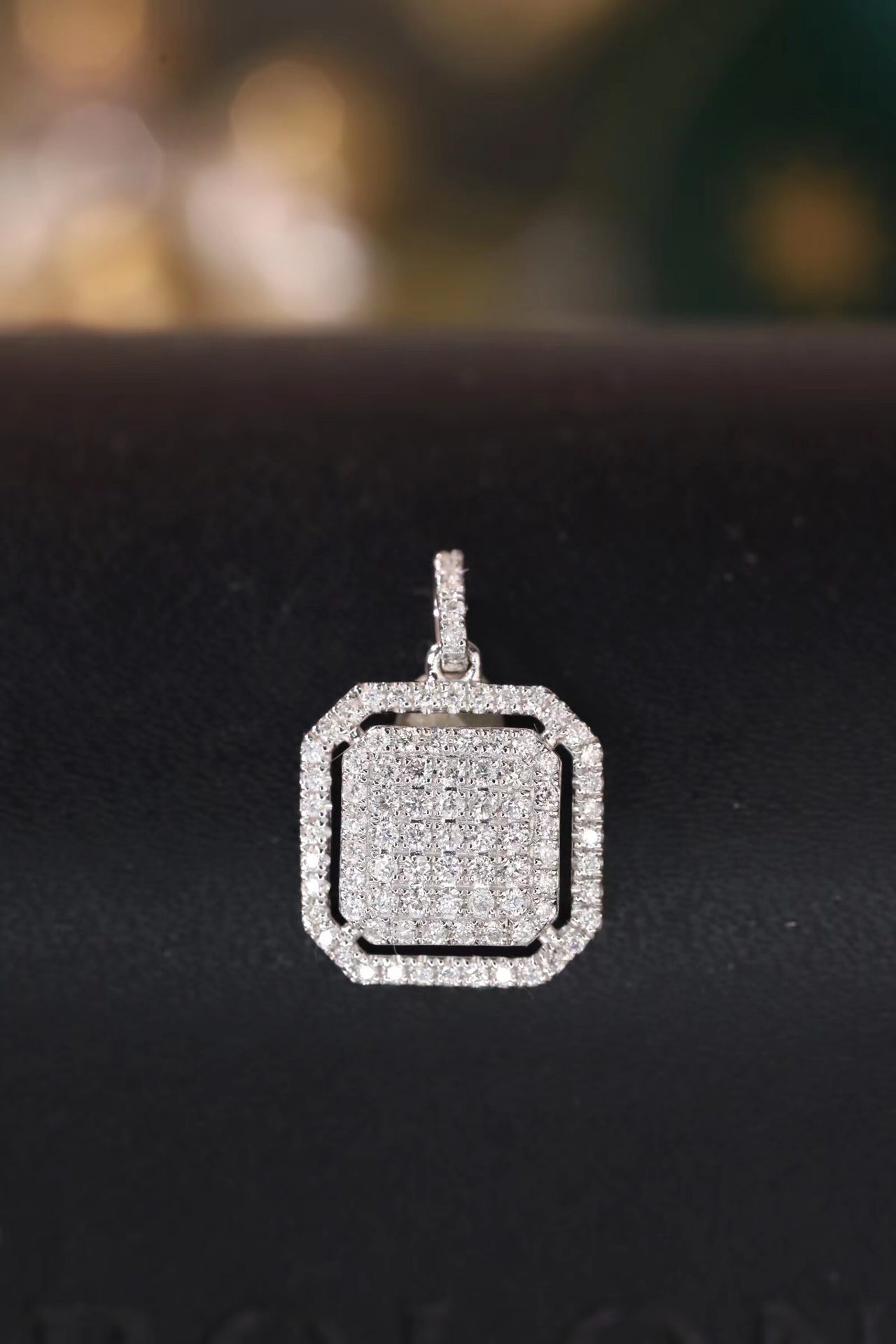 18k Gold Pendant with 0.40ct Natural Diamond（Does not include chain.）