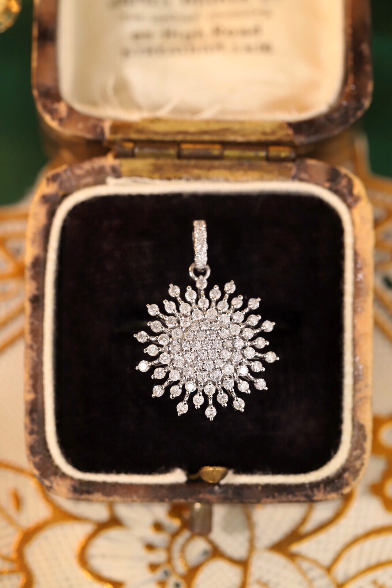 18k Gold Pendant with 0.60ct Natural Diamond（Does not include chain.）