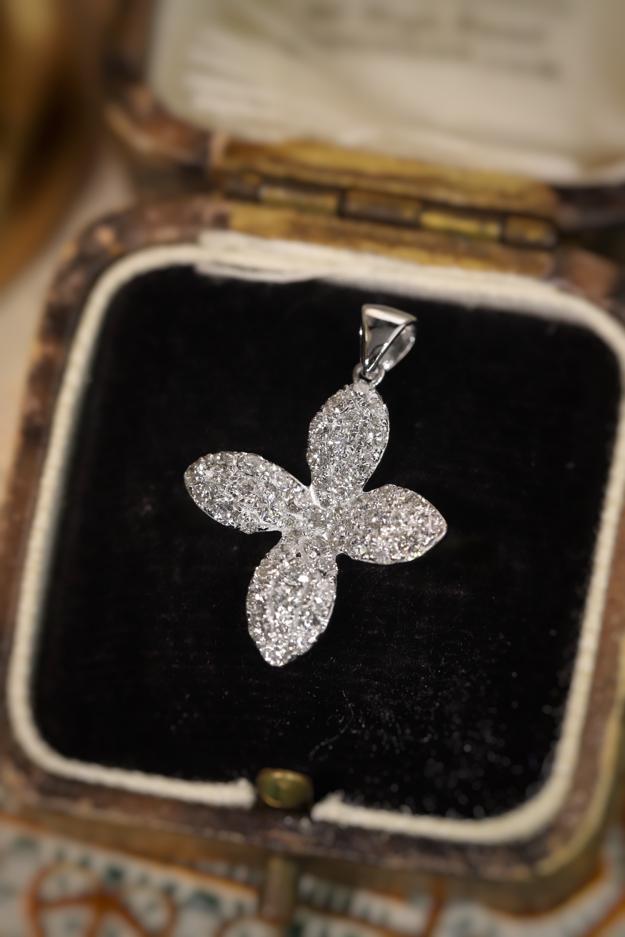 18k Gold Pendant with 0.90ct Natural Diamond（Does not include chain.）
