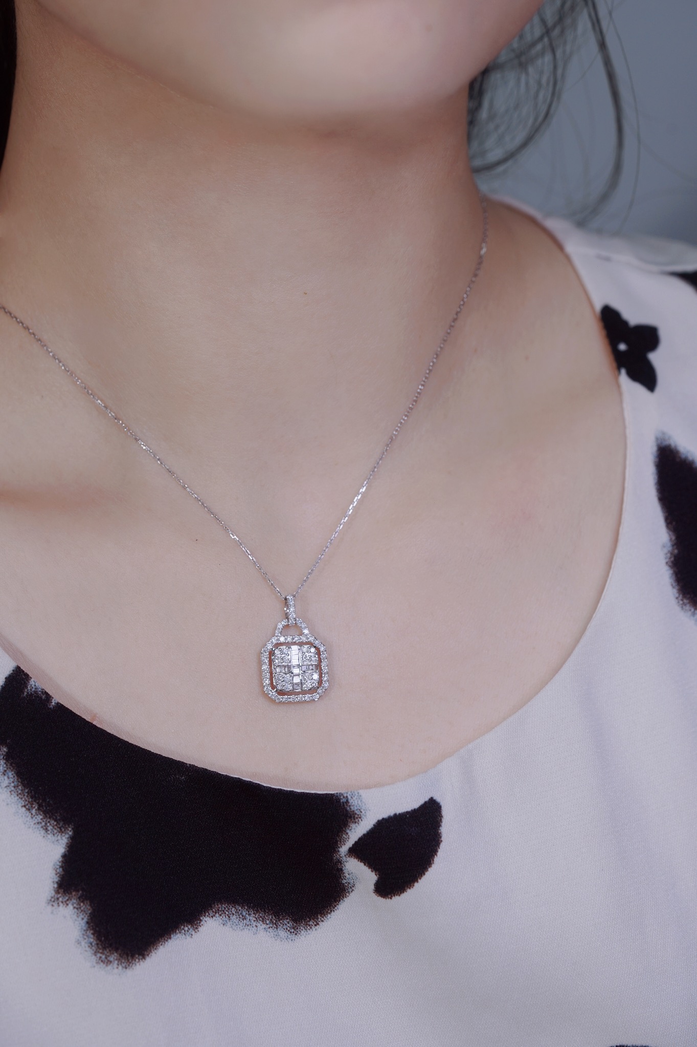 18k gold pendant with 0.75ct natural diamond (chain not included)