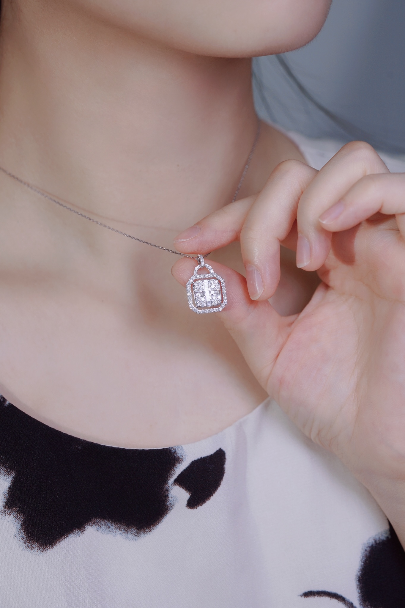 18k gold pendant with 0.75ct natural diamond (chain not included)
