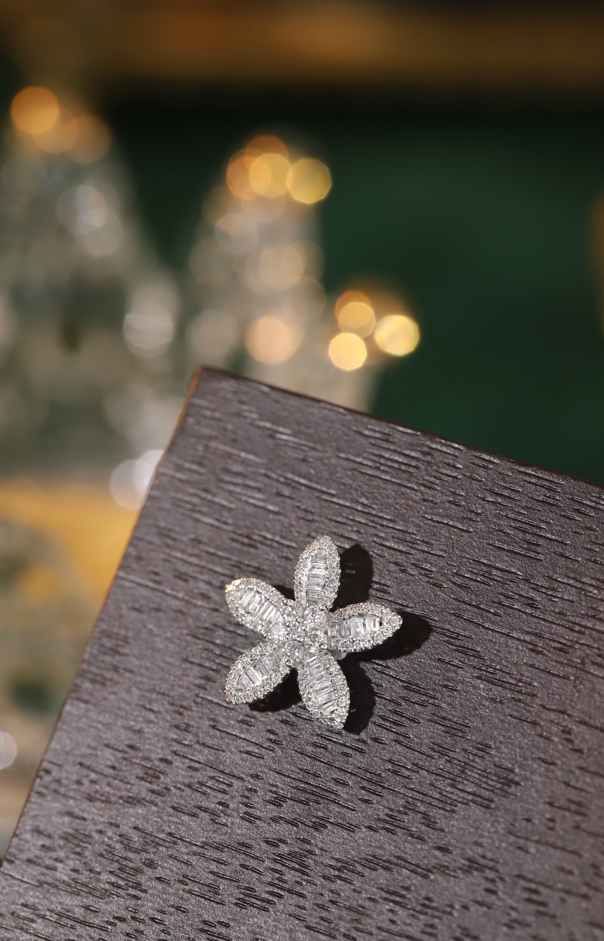 18k Gold Pendant, Flower Design, 0.50ct Diamond (chain not included)