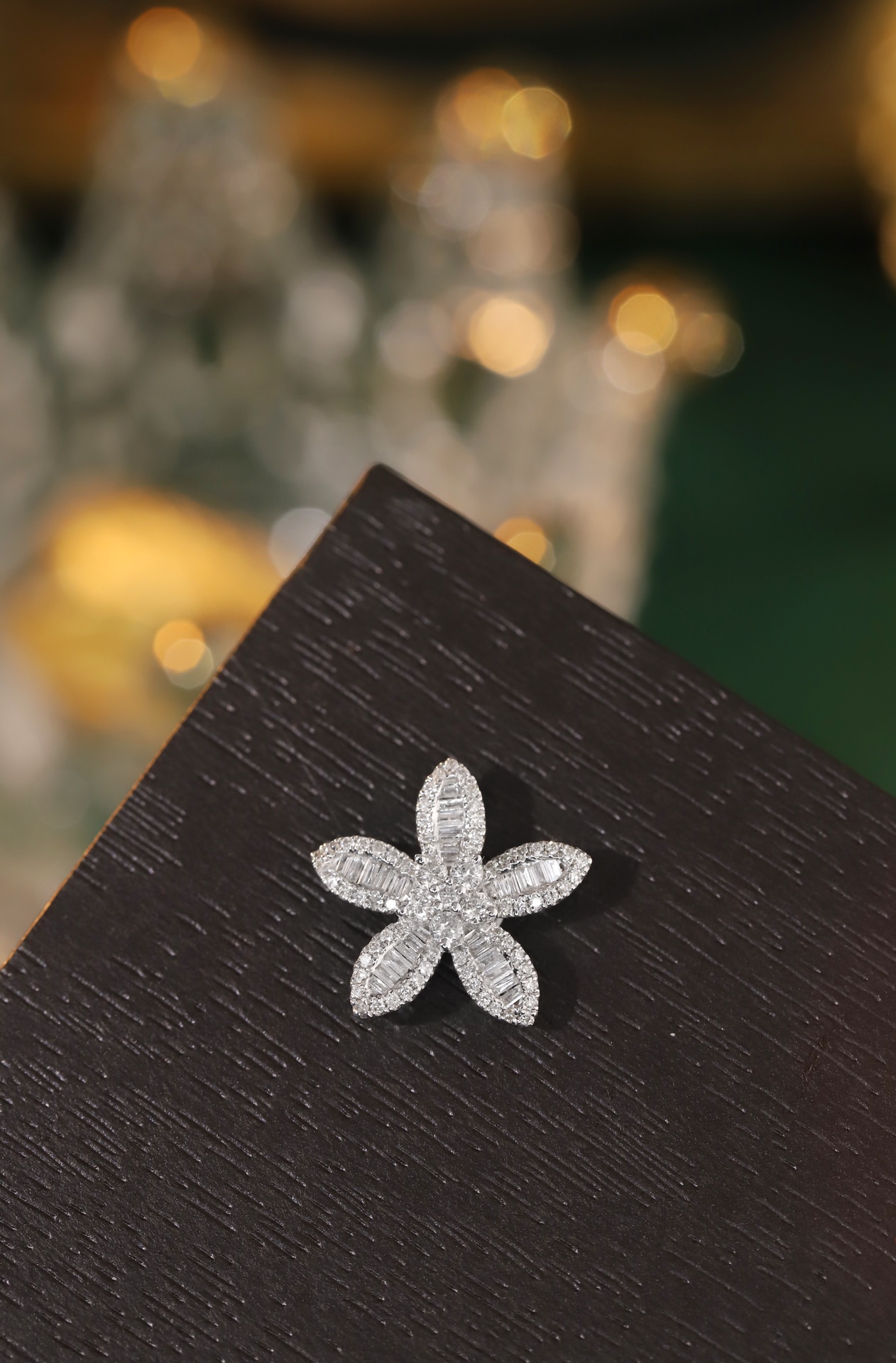 18k Gold Pendant, Flower Design, 0.50ct Diamond (chain not included)