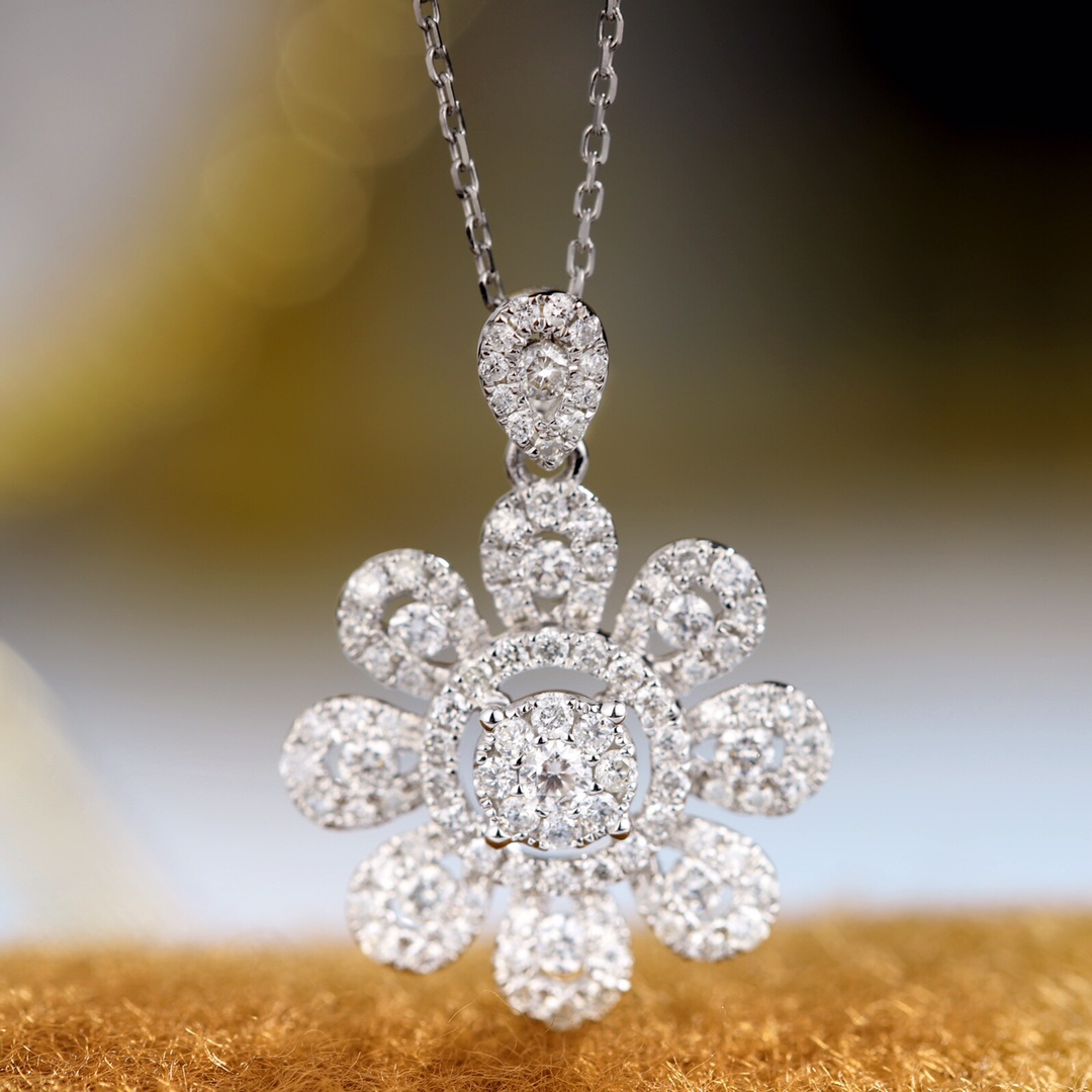 18k Gold Pendant, Flower Design, 0.75ct Diamond (chain not included)