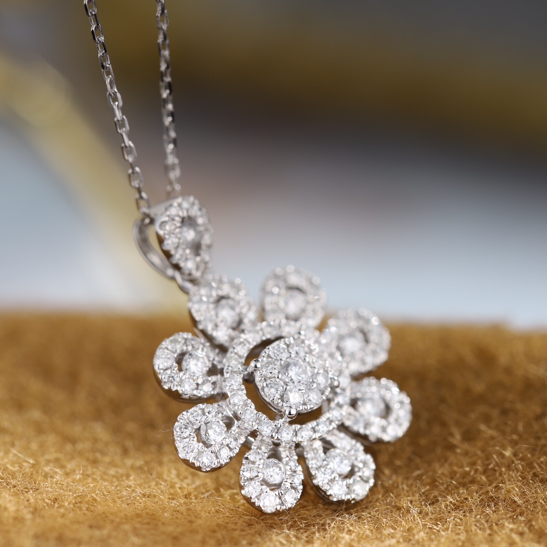 18k Gold Pendant, Flower Design, 0.75ct Diamond (chain not included)