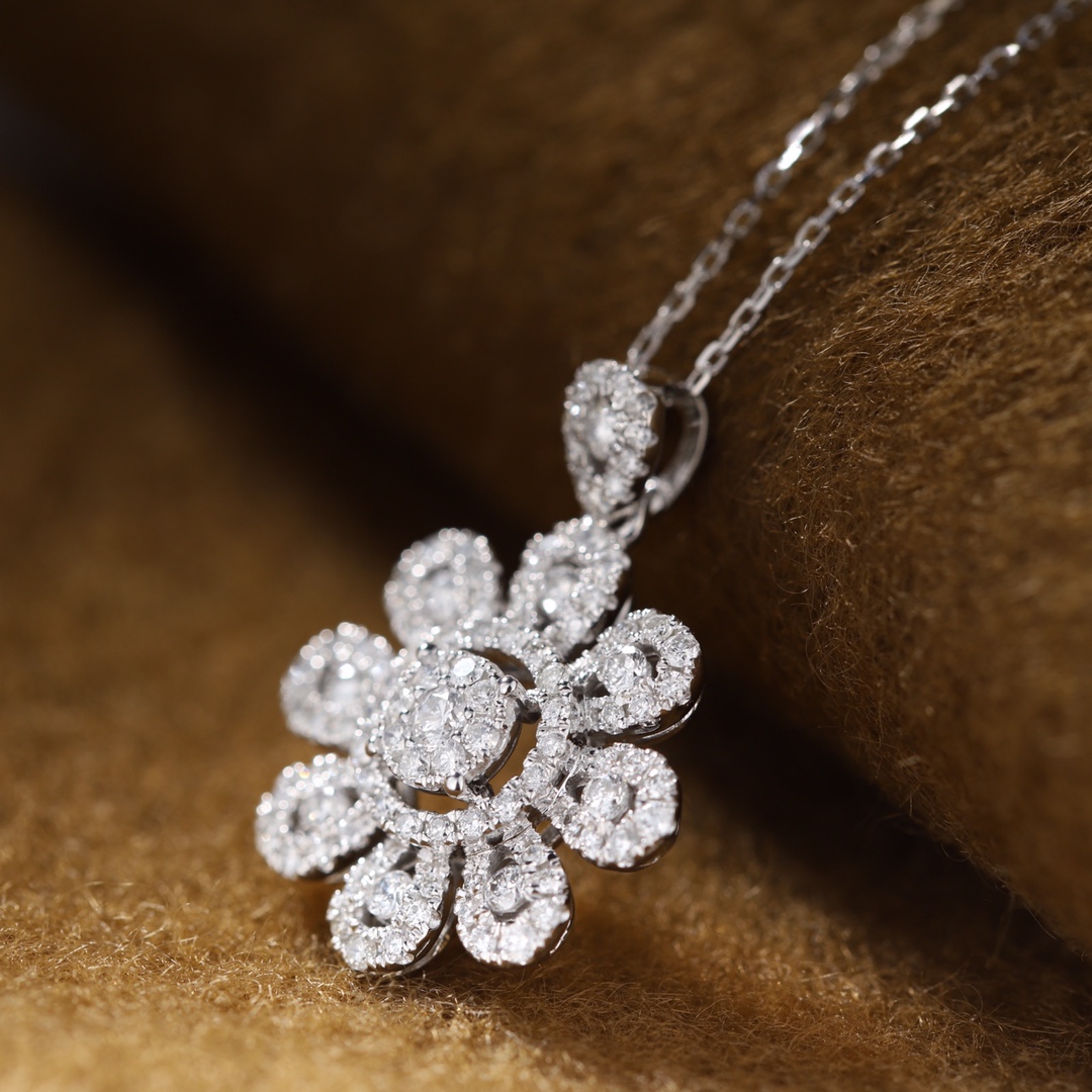 18k Gold Pendant, Flower Design, 0.75ct Diamond (chain not included)