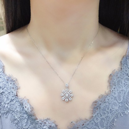 18k Gold Pendant, Flower Design, 0.75ct Diamond (chain not included)