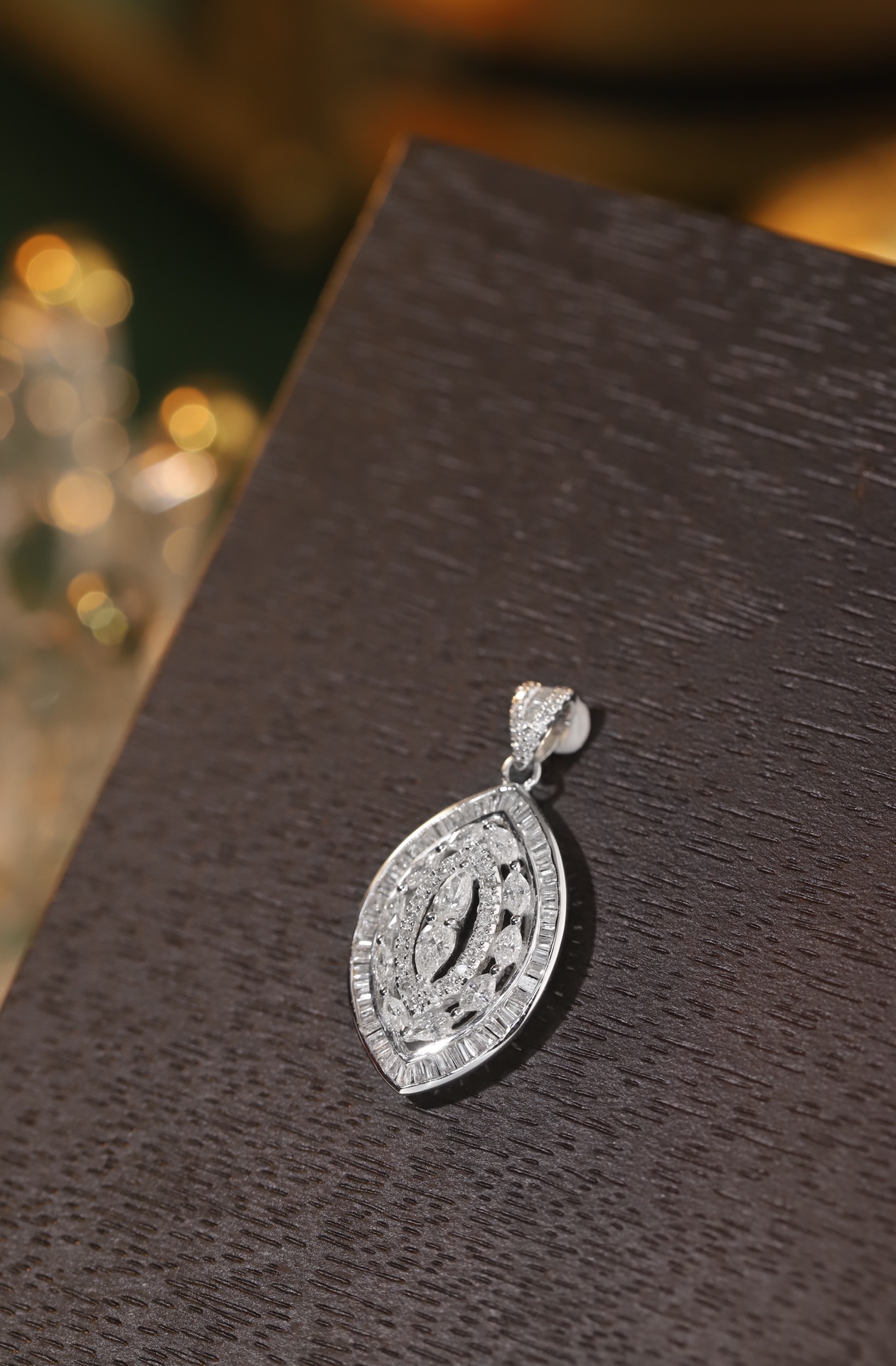 18k Gold Pendant, Flower Design, 1.00ct Diamond (chain not included)