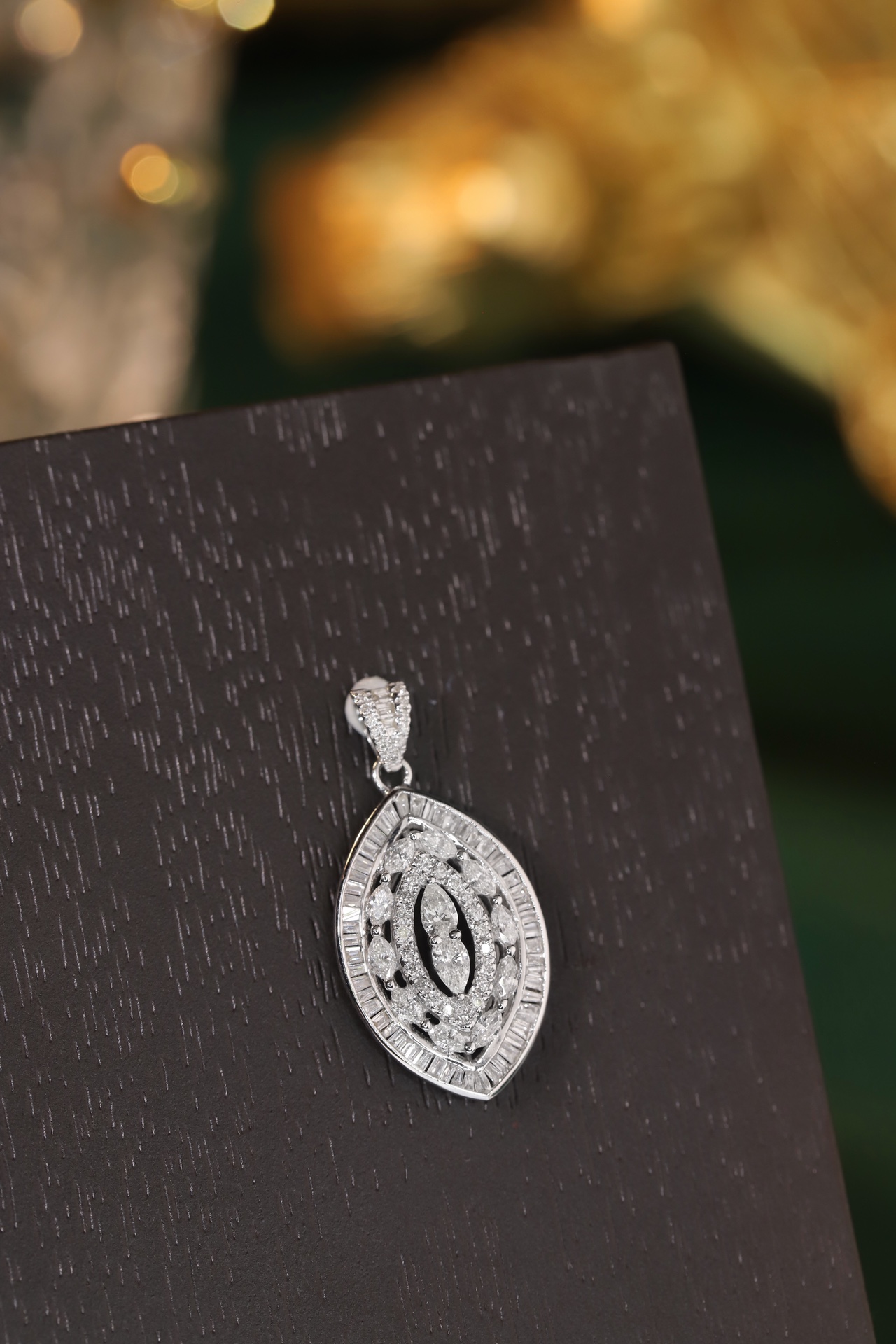 18k Gold Pendant, Flower Design, 1.00ct Diamond (chain not included)