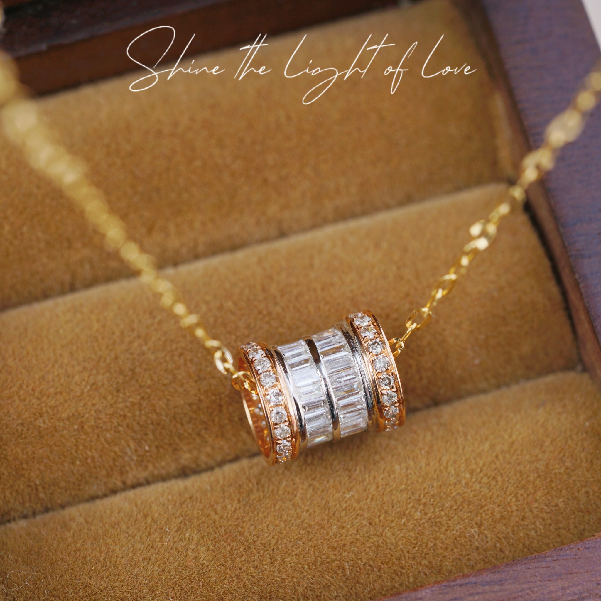 18k Gold Pendant, Flower Design, 0.65ct Diamond (chain not included)