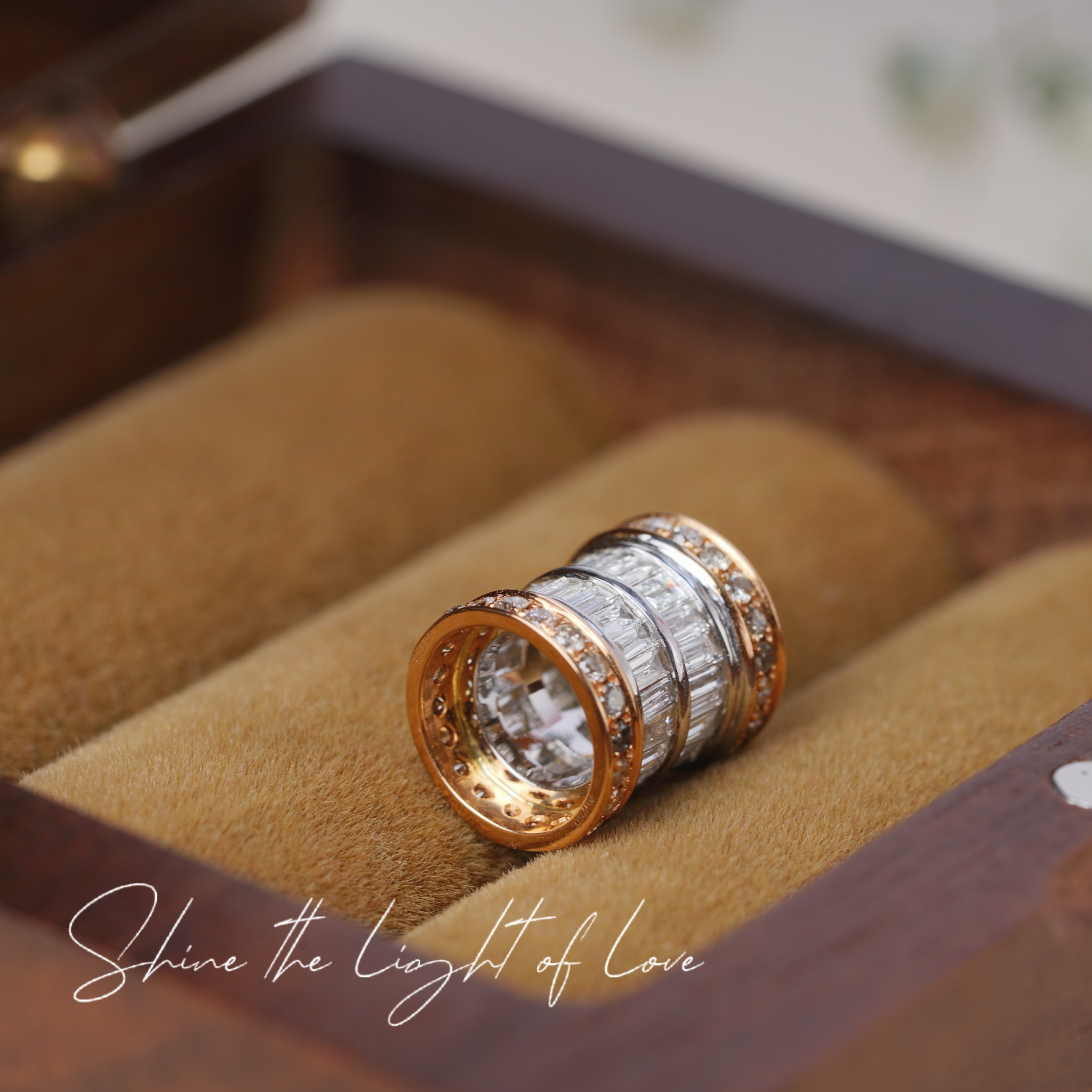 18k Gold Pendant, Flower Design, 0.65ct Diamond (chain not included)