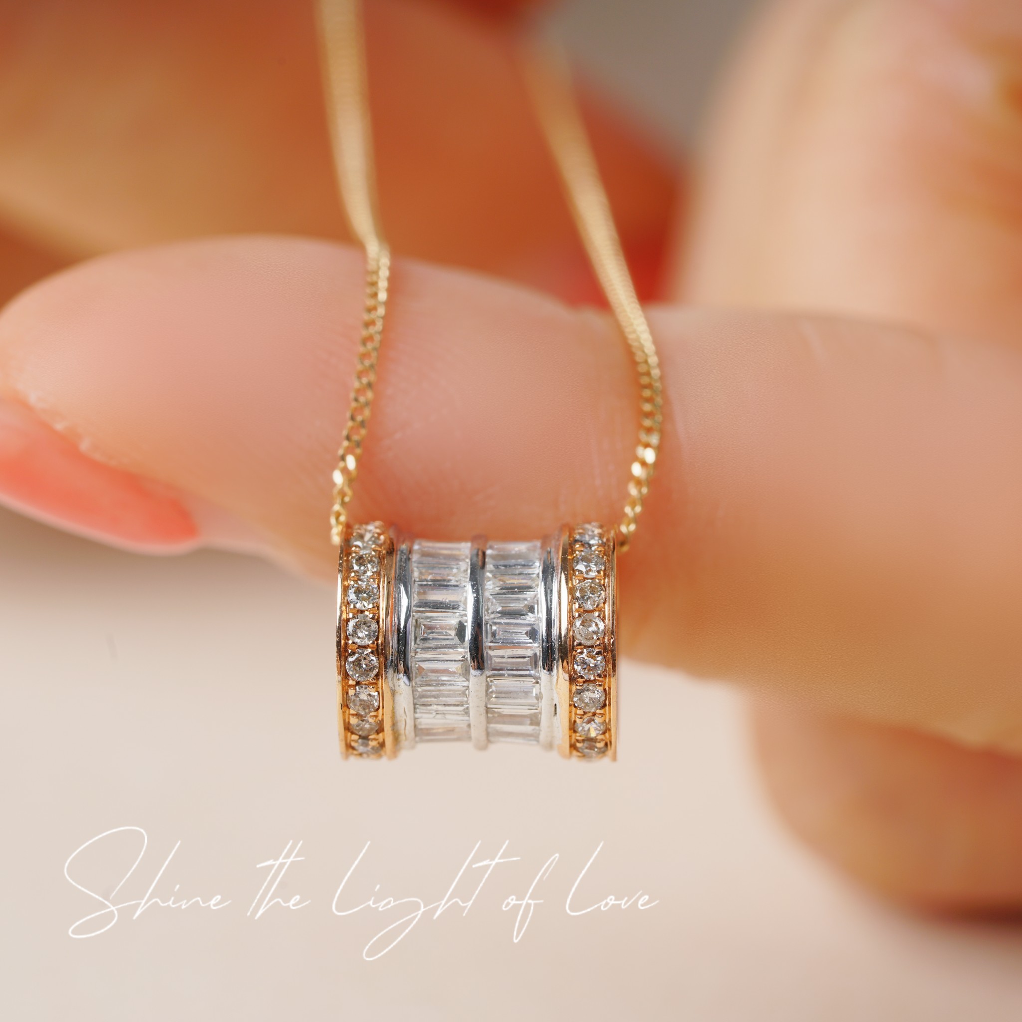 18k Gold Pendant, Flower Design, 0.65ct Diamond (chain not included)