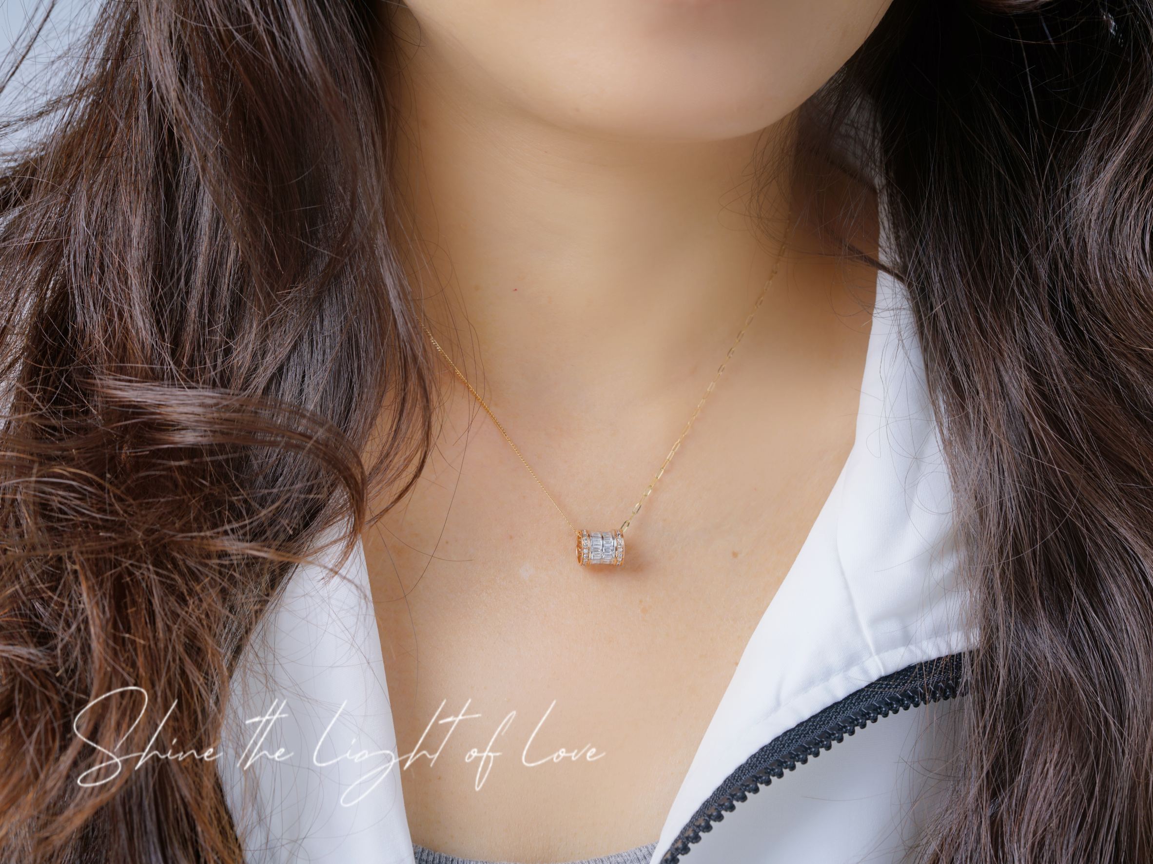 18k Gold Pendant, Flower Design, 0.65ct Diamond (chain not included)