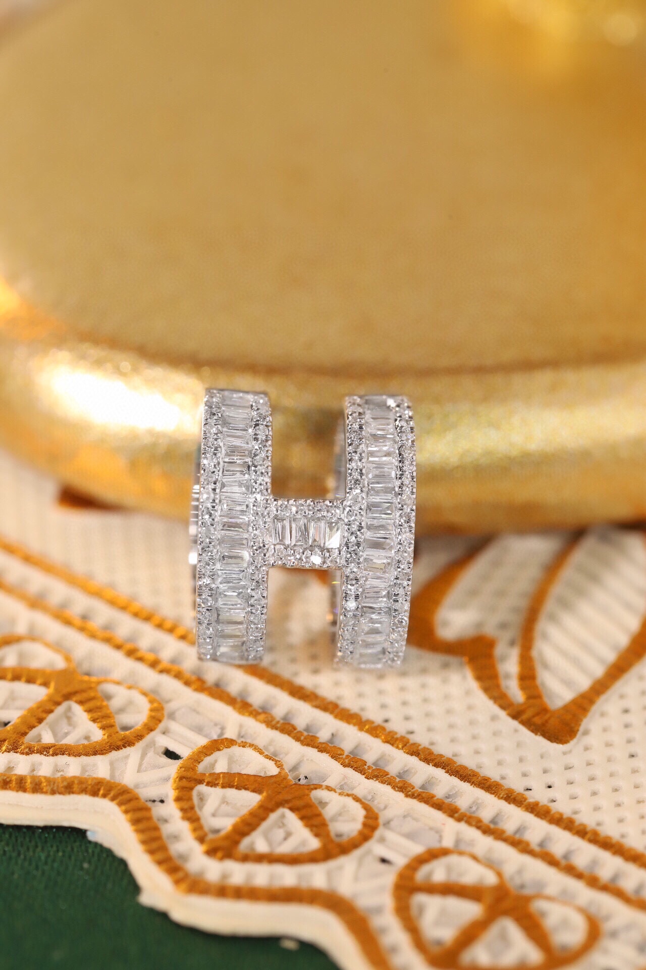 18k Gold Pendant, Flower Design, 0.35ct Diamond (chain not included)