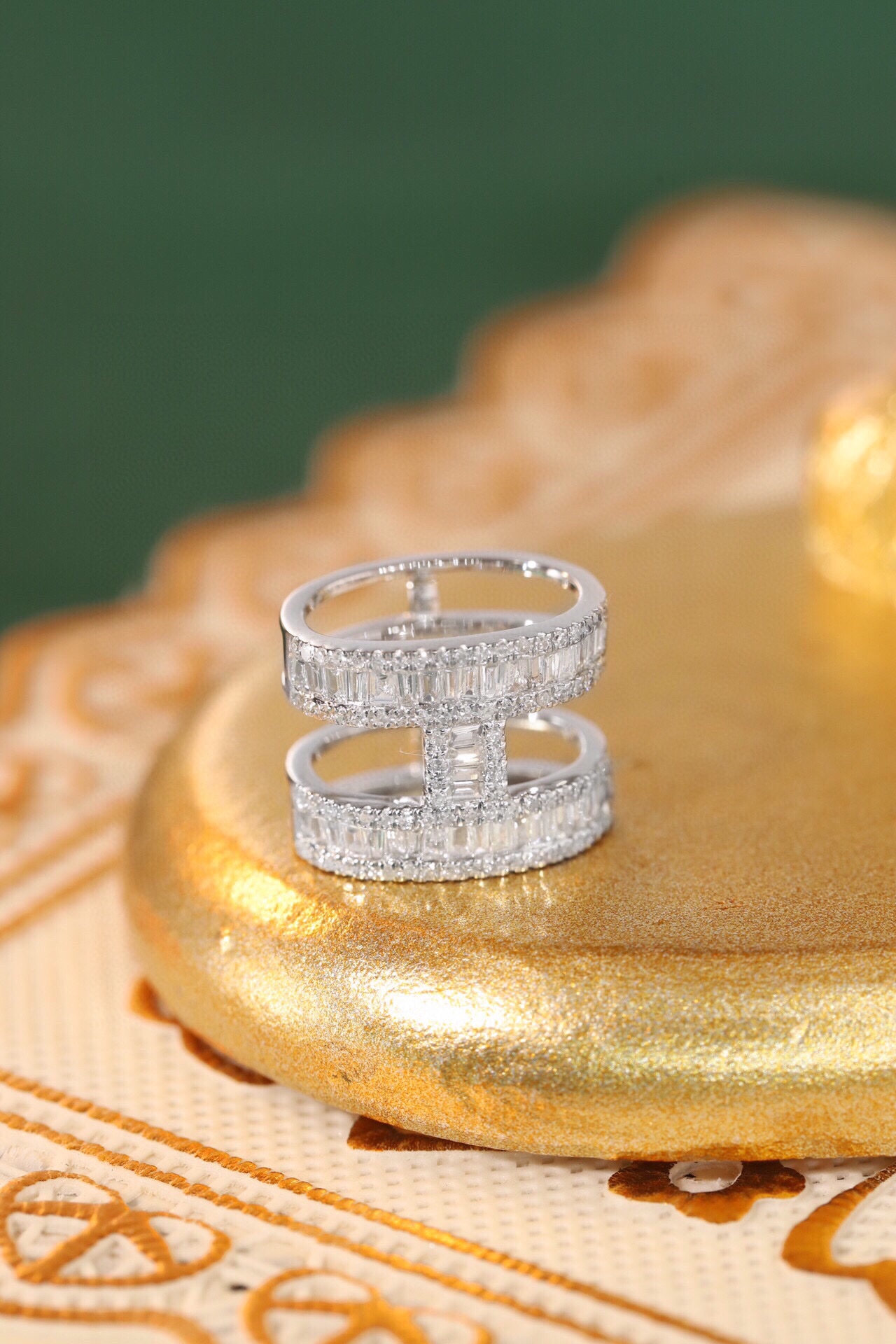 18k Gold Pendant, Flower Design, 0.35ct Diamond (chain not included)