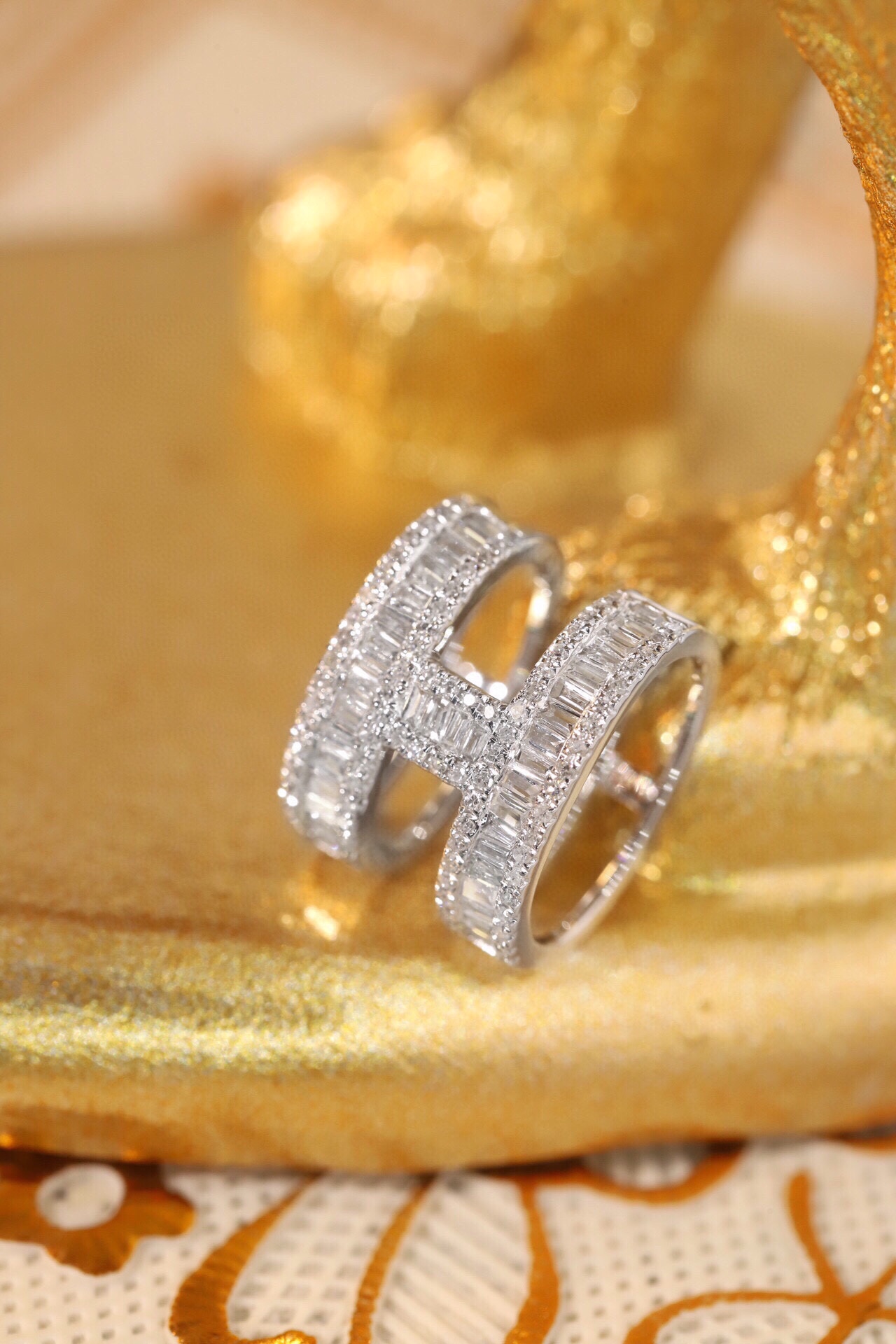 18k Gold Pendant, Flower Design, 0.35ct Diamond (chain not included)