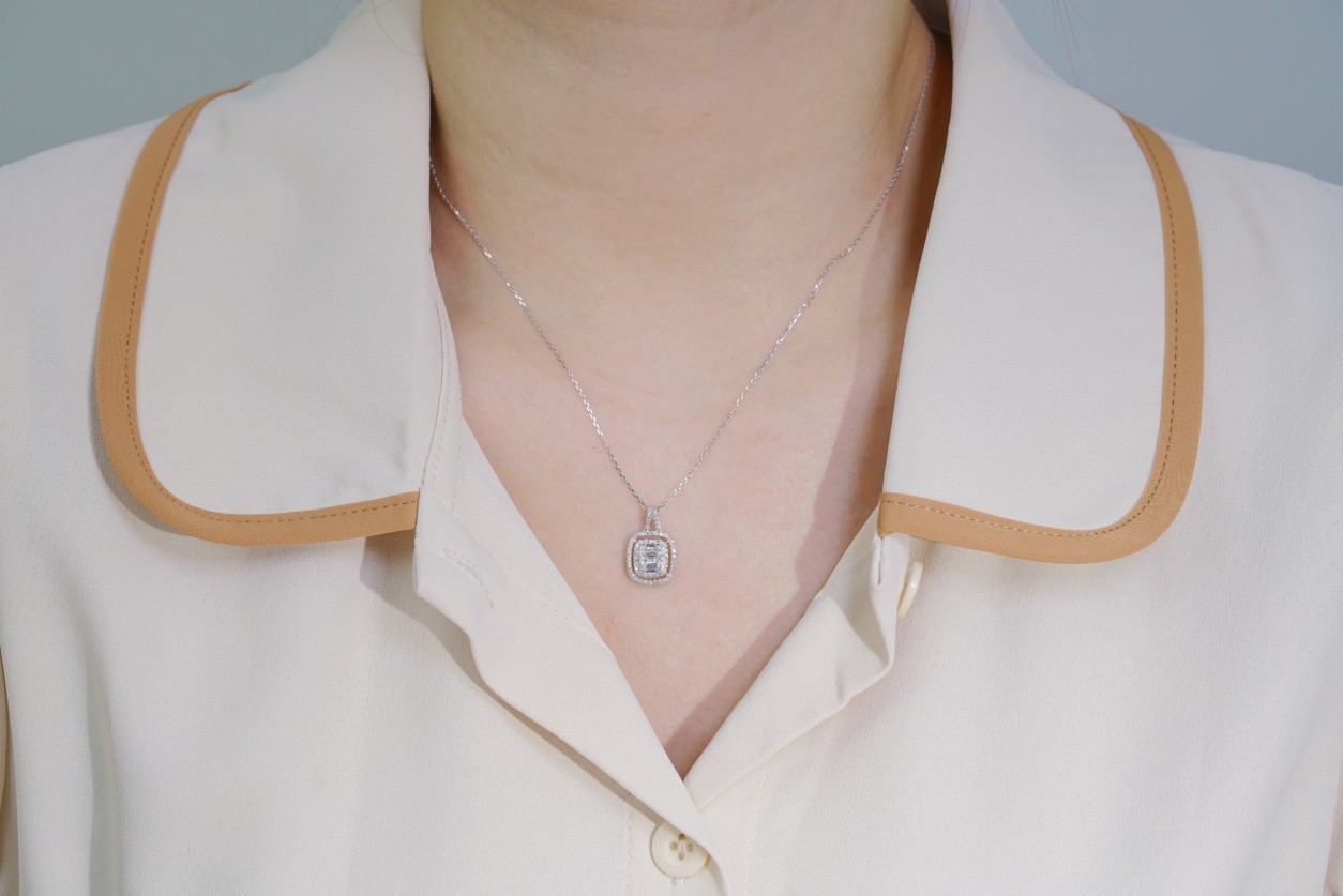 18k Gold Pendant, Flower Design, 0.40ct Diamond (chain not included)