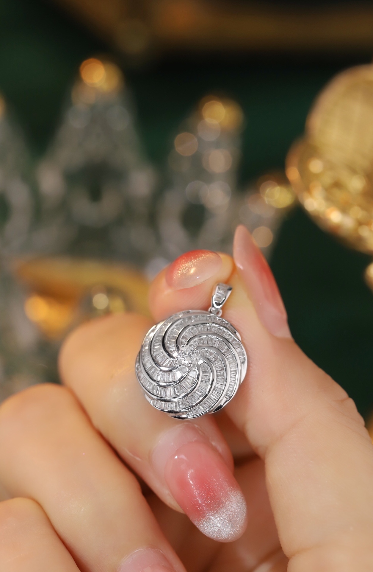 18k Gold Pendant, Flower Design, 0.68ct Diamond (chain not included)