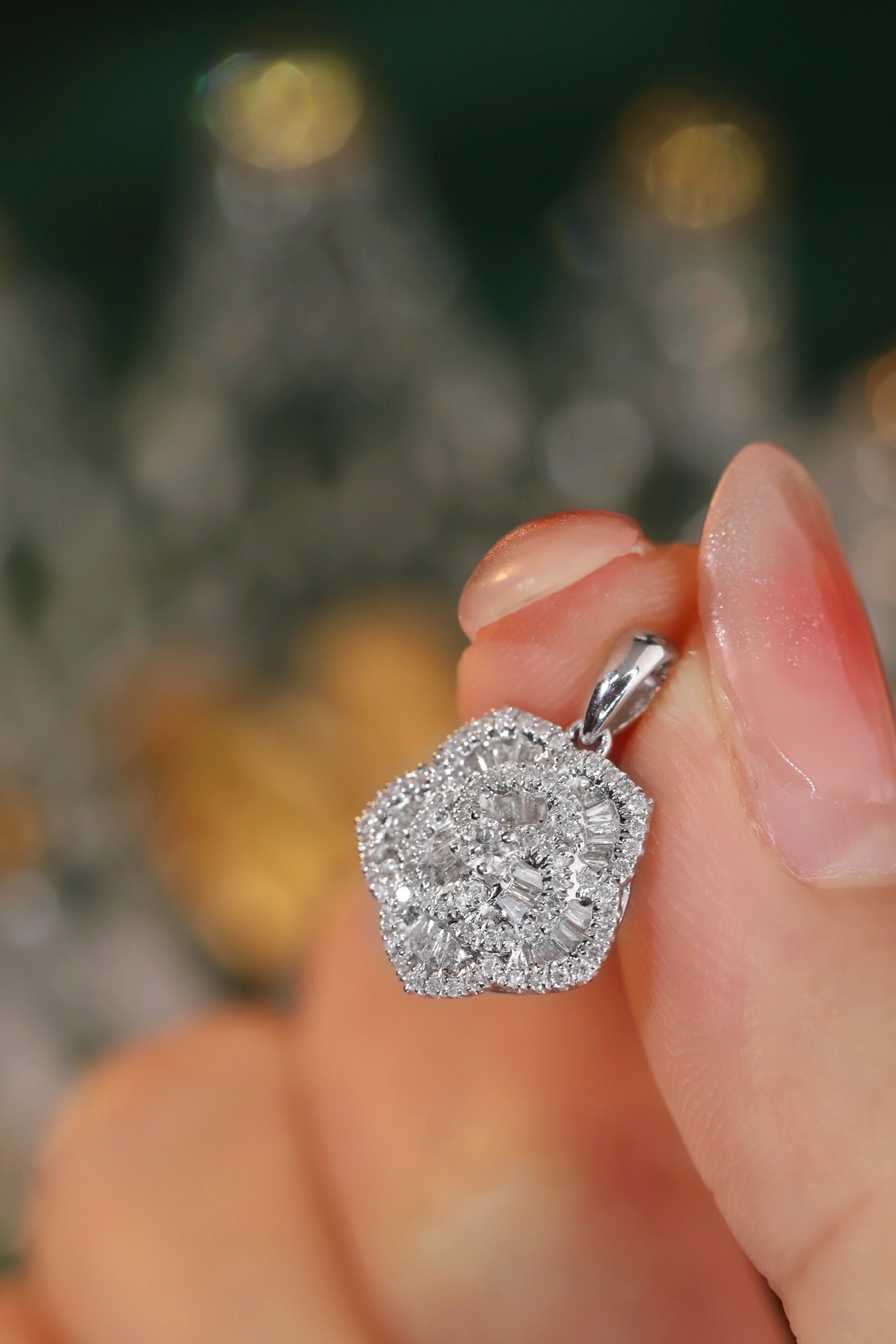 18k Gold Pendant, Flower Design, 0.50ct Diamond (chain not included)