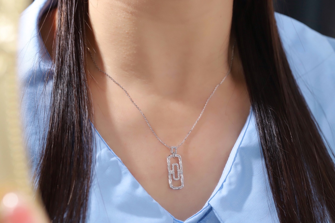 18k Gold Pendant with 0.50ct Natural Diamond (chain not included)