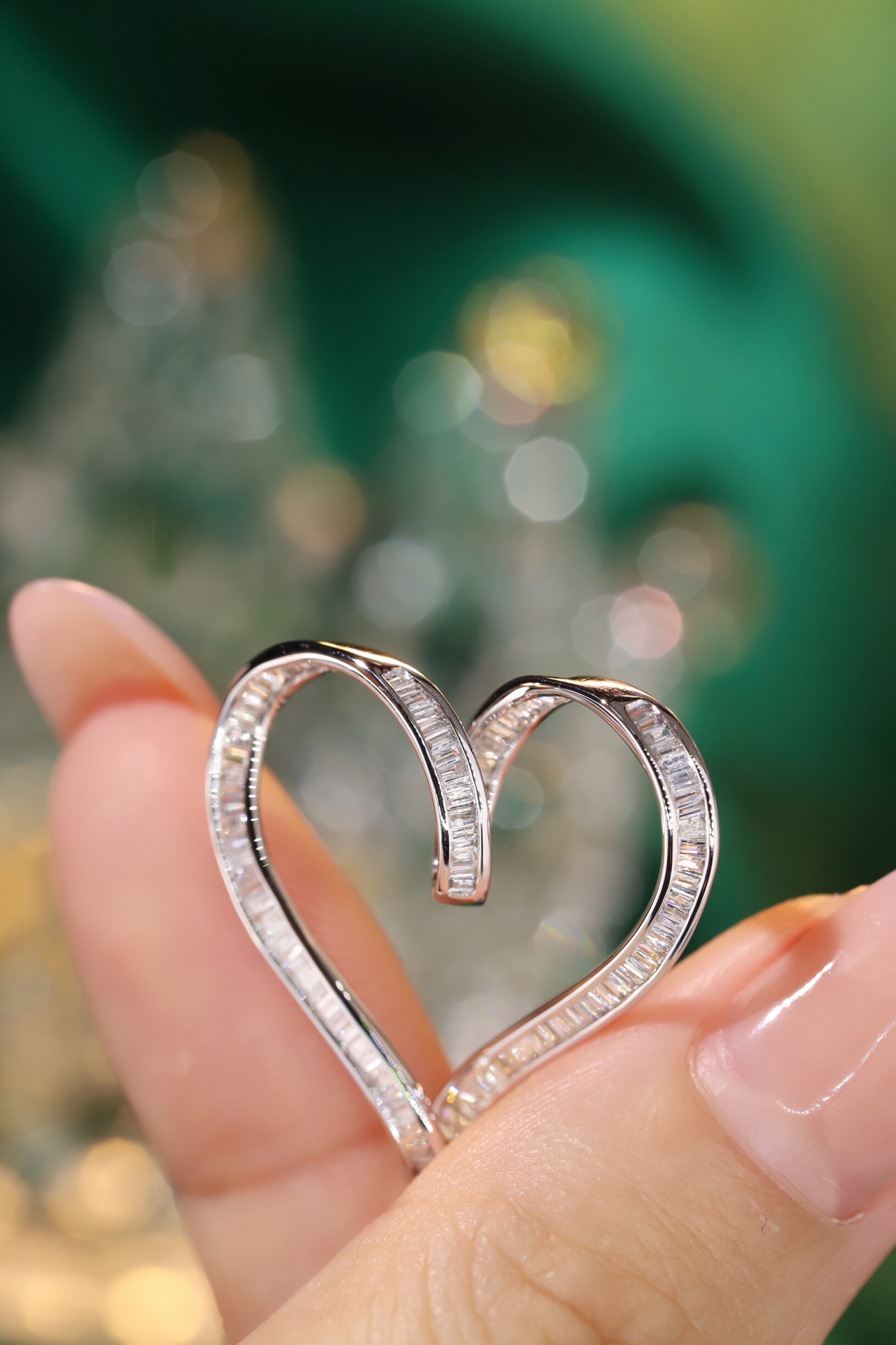 18k Gold Pendant, Heart Shape, 1.00ct Natural Diamond (chain not included)