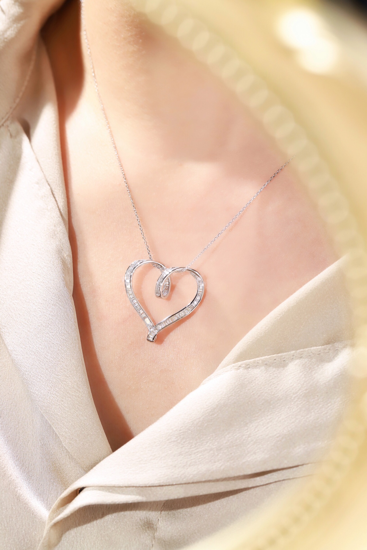 18k Gold Pendant, Heart Shape, 1.00ct Natural Diamond (chain not included)