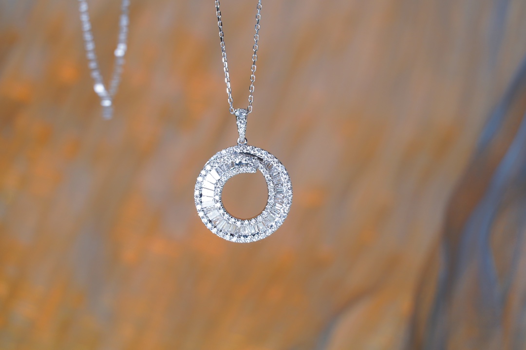 18k Gold Necklace with 0.66ct Natural Diamond