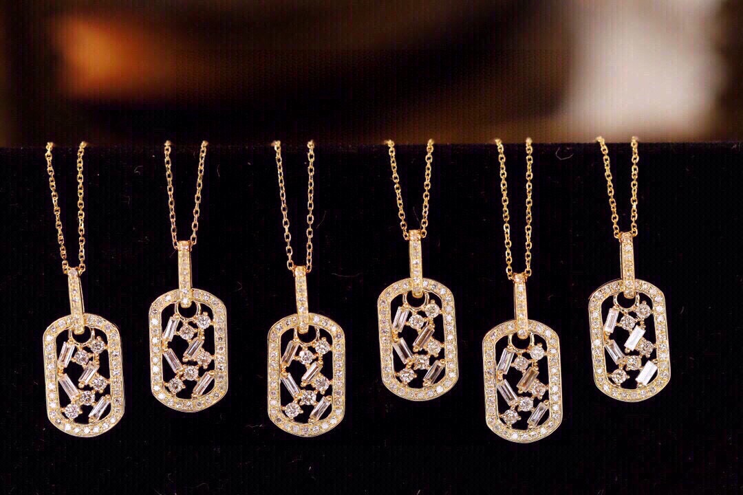 18k Gold Necklace with 0.28ct Natural Diamond