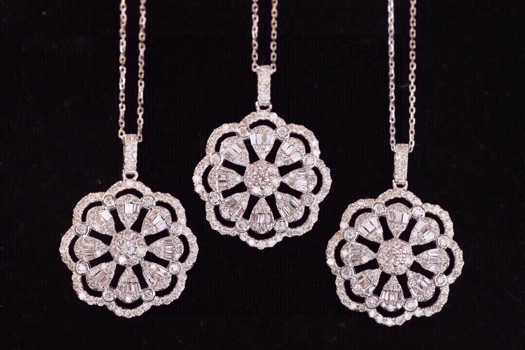 18k Gold Necklace with 0.85ct Natural Diamond