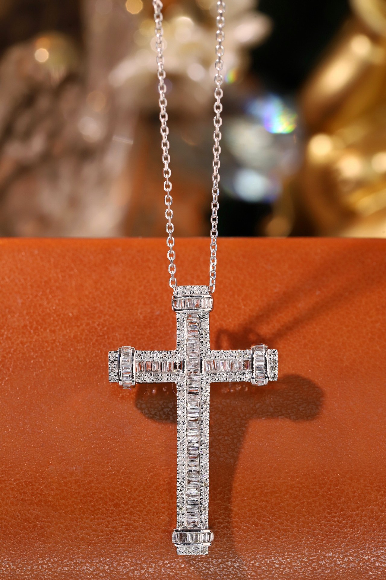 18k gold necklace with cross design, natural diamond 0.70ct