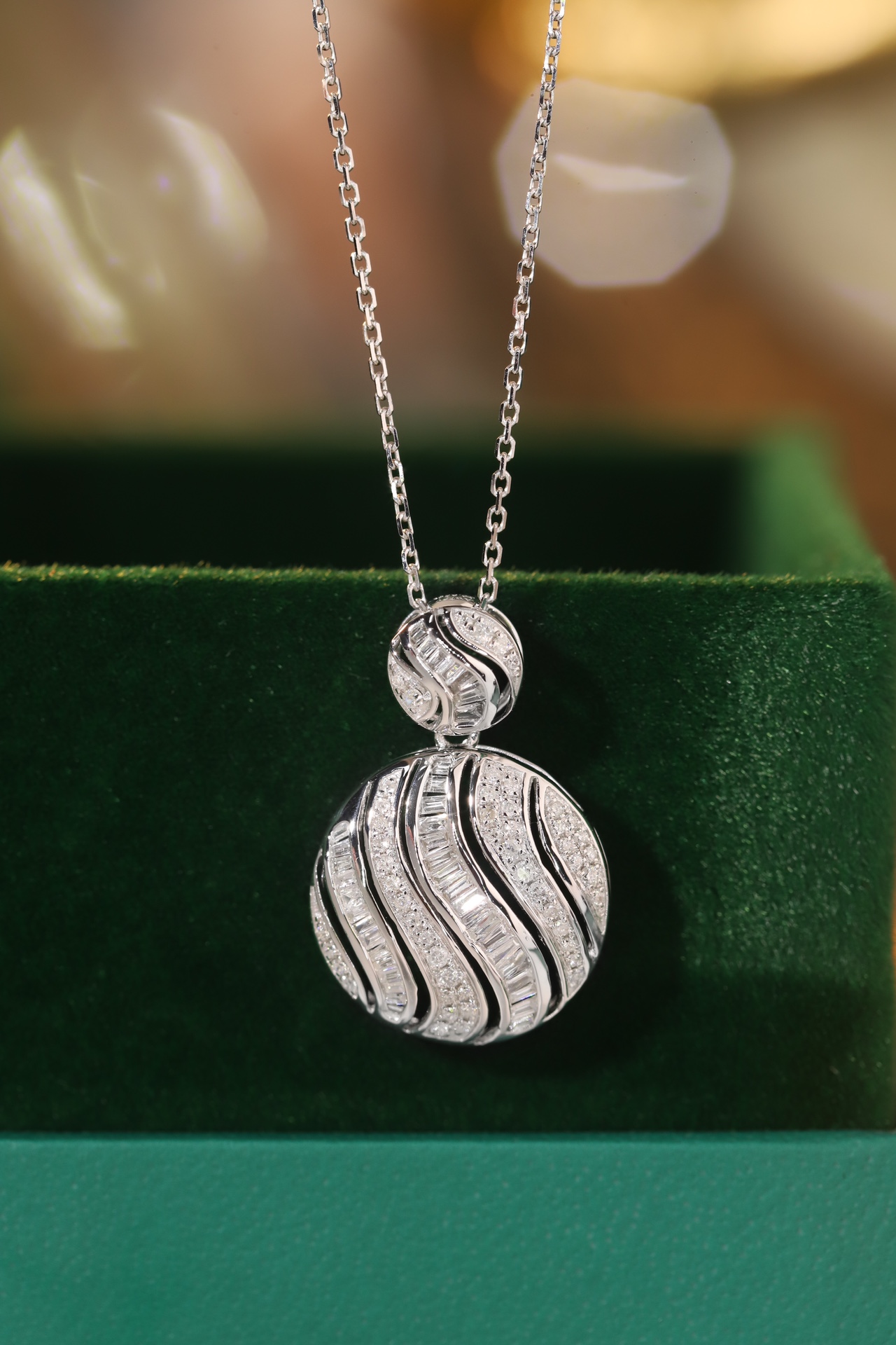 18k Gold Necklace with 0.35ct Natural Diamond