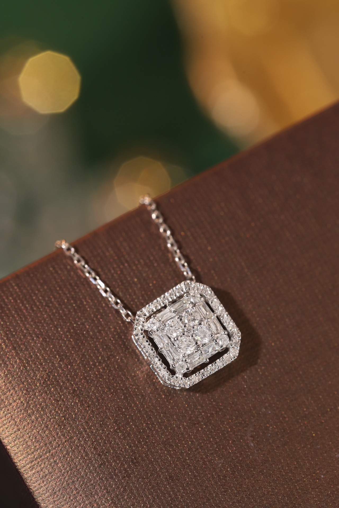 18k Gold Necklace with 0.24ct Natural Diamond