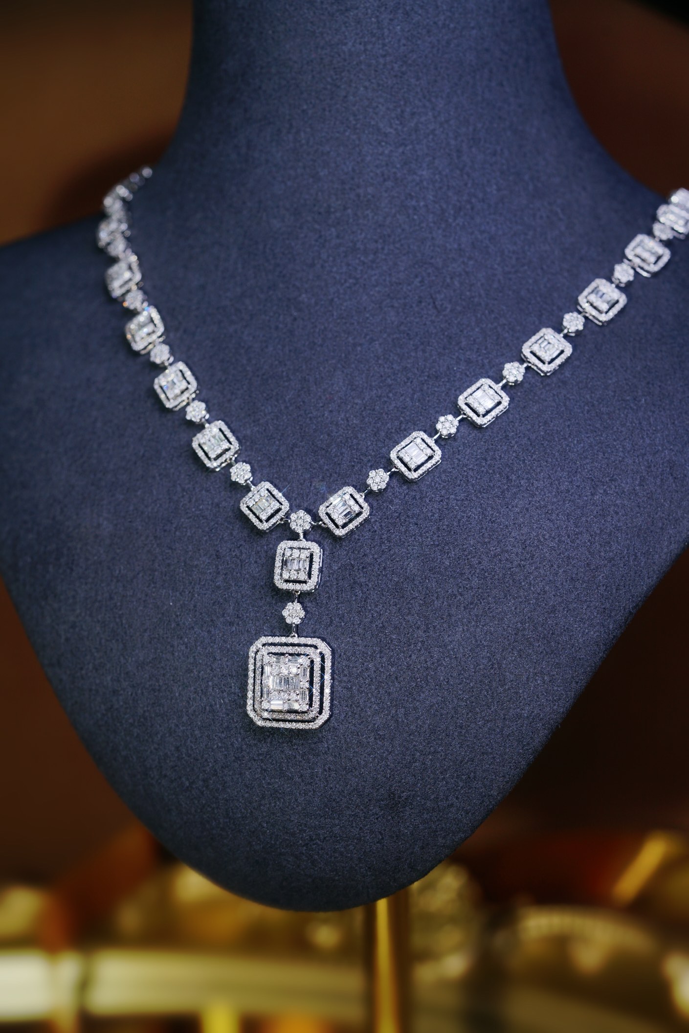 18k Gold Necklace, Luxury Evening Gown Necklace, Semi-circle Diamond Setting, Natural Diamond 5.0ct