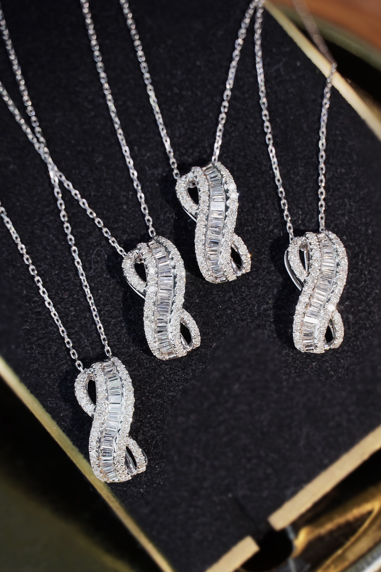18k Gold Necklace with 0.40ct Natural Diamond