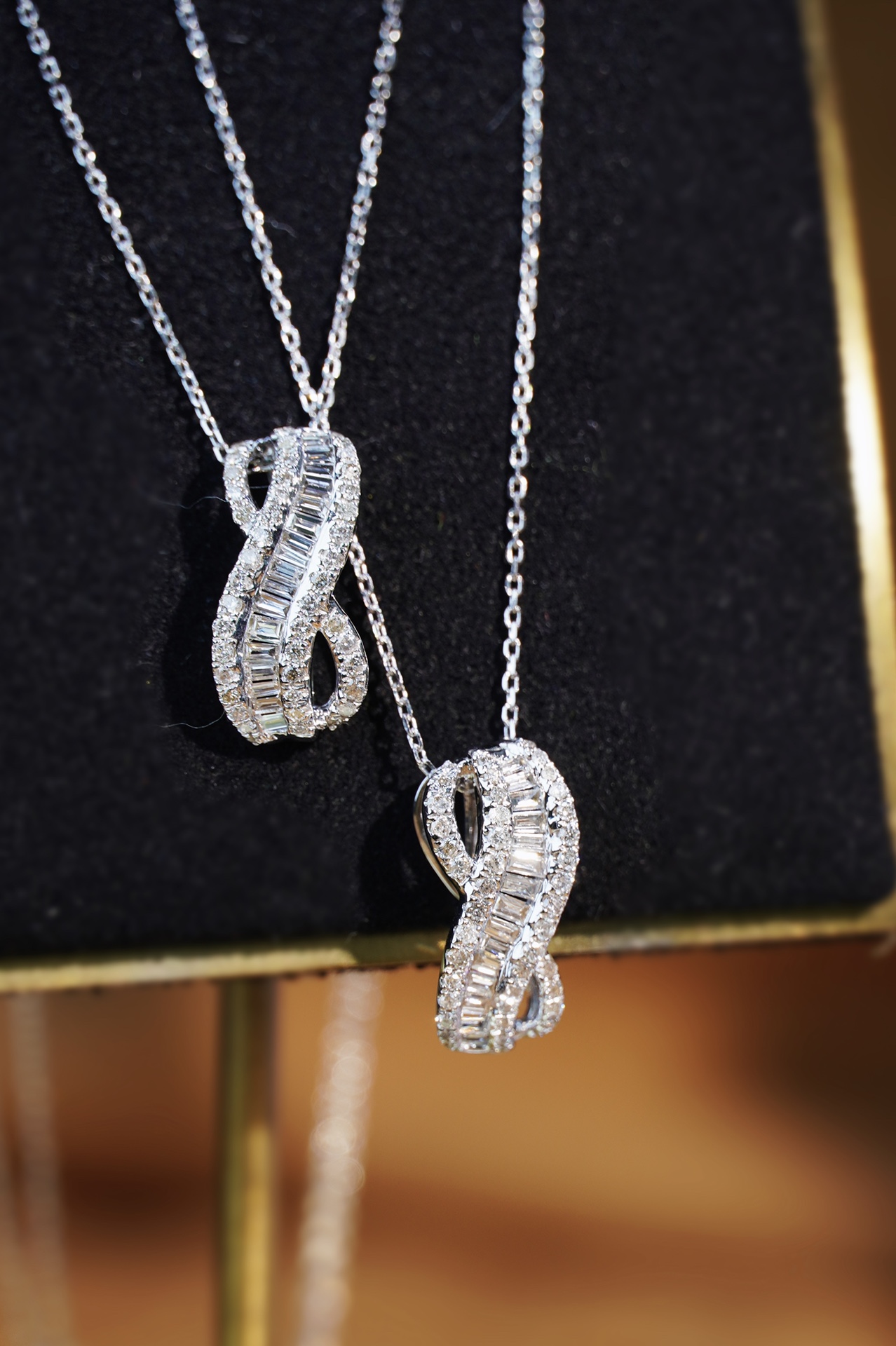 18k Gold Necklace with 0.40ct Natural Diamond