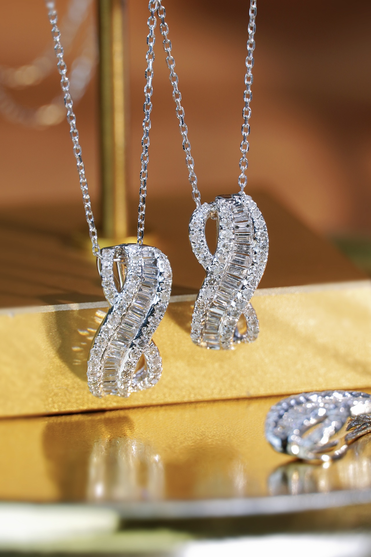 18k Gold Necklace with 0.40ct Natural Diamond
