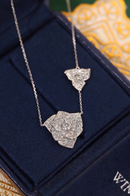 18k gold necklace with flower design, natural diamond 1.30ct
