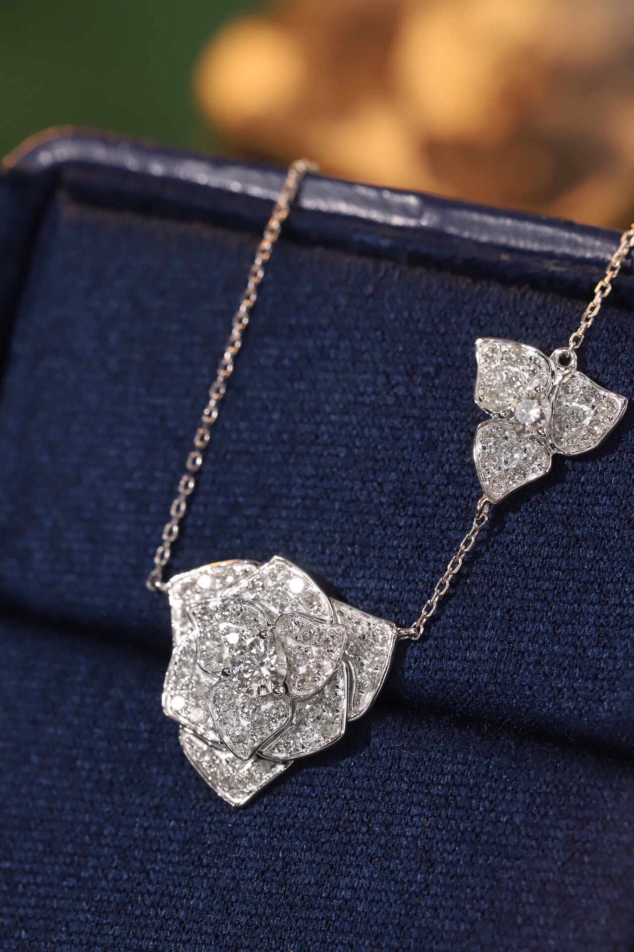 18k gold necklace with flower design, natural diamond 1.30ct