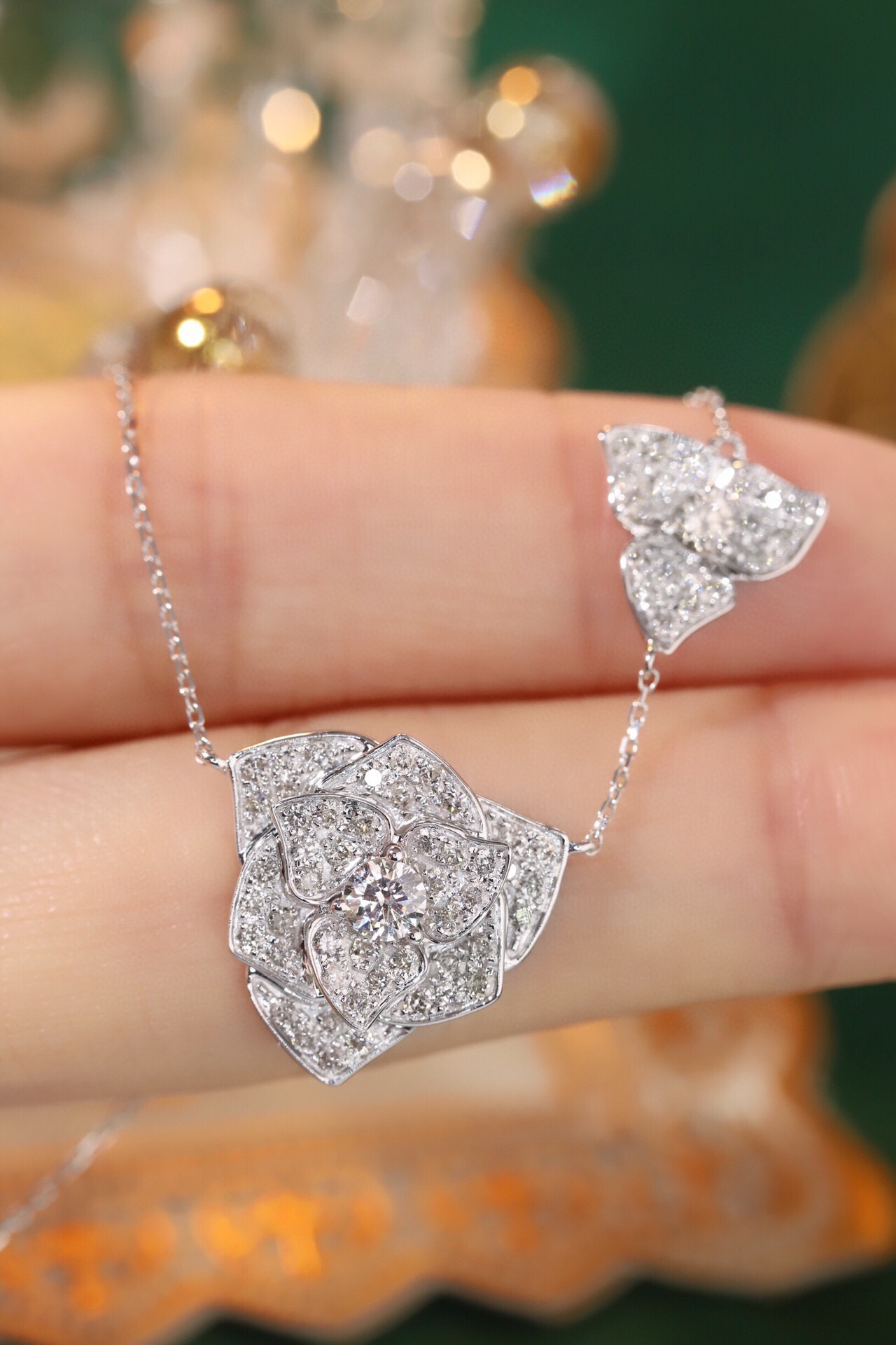 18k gold necklace with flower design, natural diamond 1.30ct